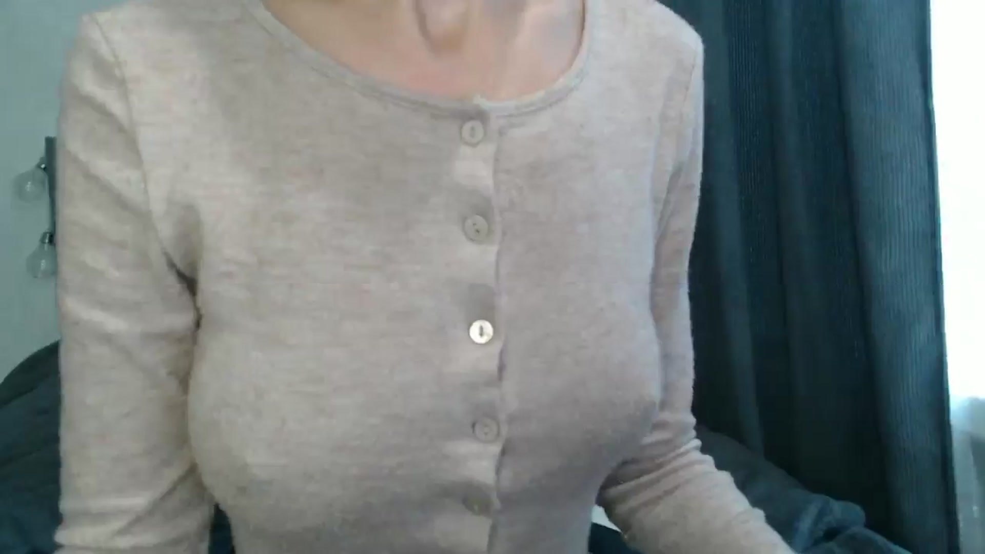 Gallery image thumbnail from Nora_Sweet's myfreecams stream on, 10/08/2024, 10:27 image 9 of 20