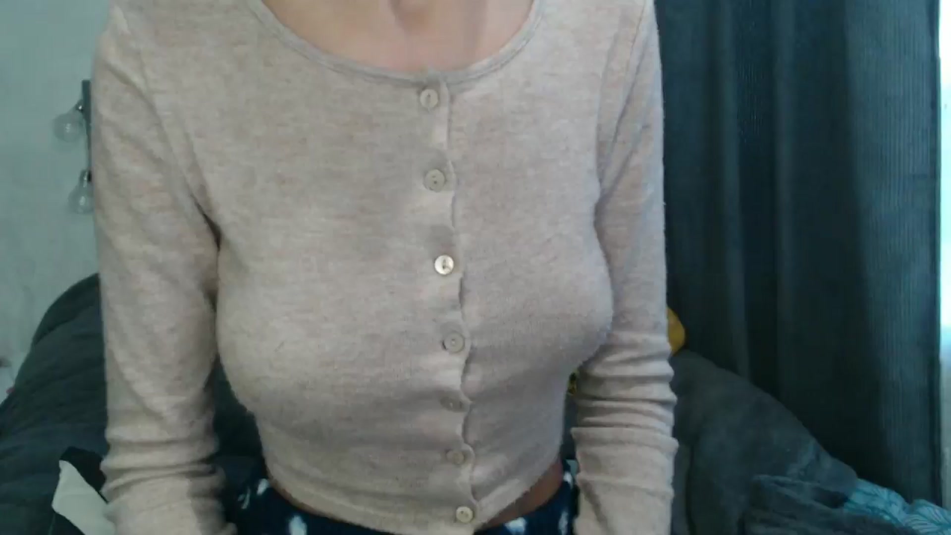 Gallery image thumbnail from Nora_Sweet's myfreecams stream on, 10/08/2024, 12:07 image 7 of 20