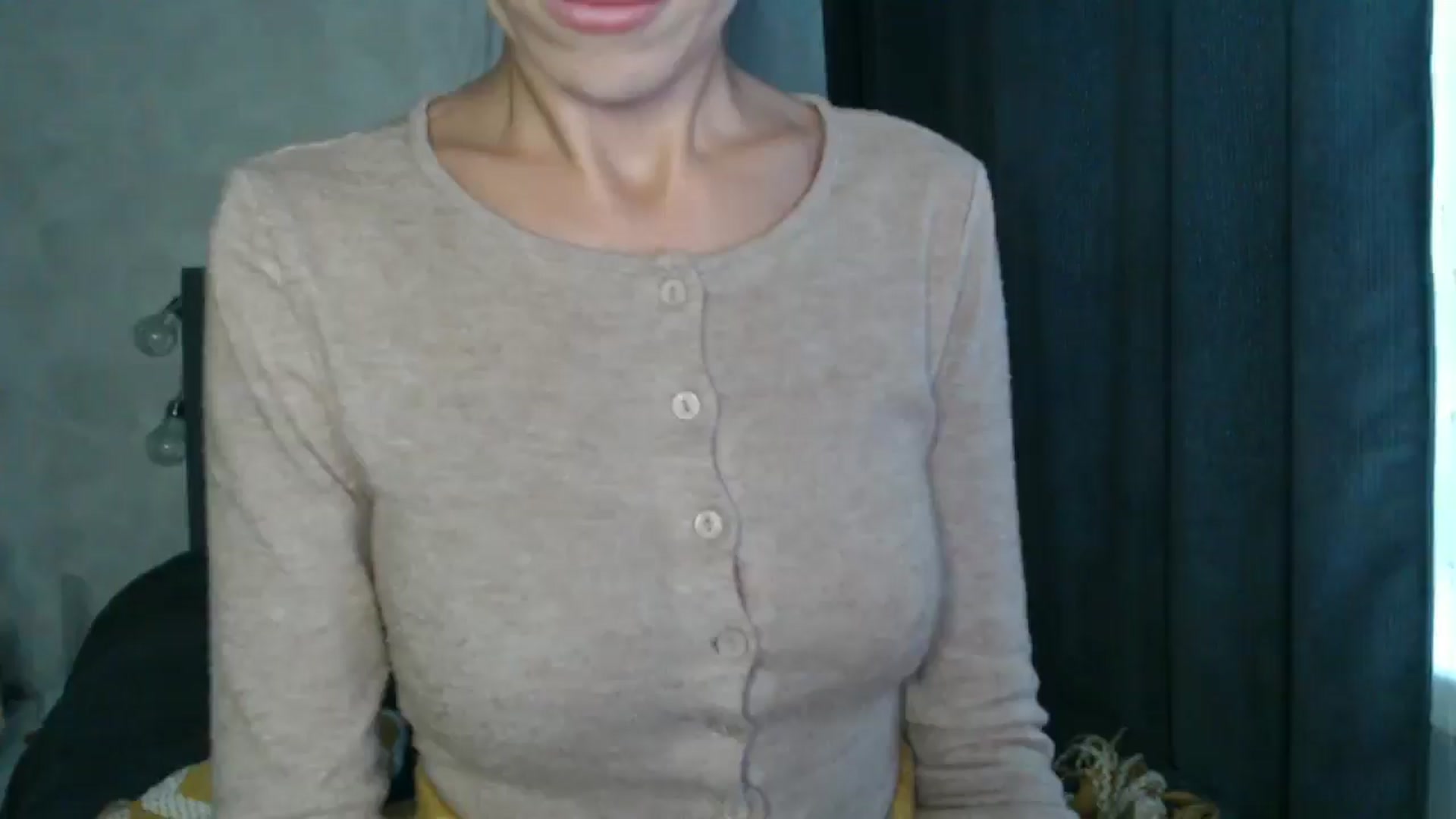 Gallery image thumbnail from Nora_Sweet's myfreecams stream on, 10/14/2024, 11:57 image 10 of 20