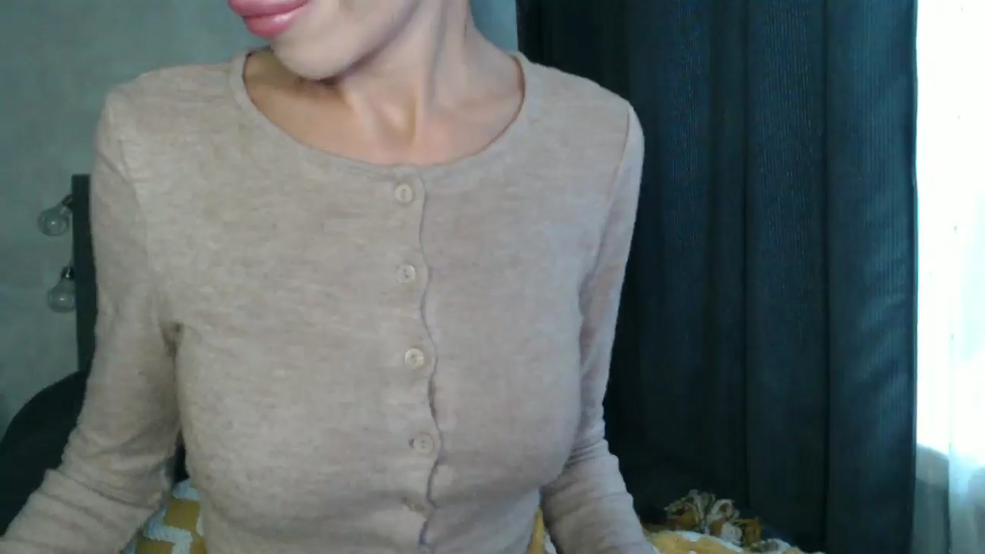 Gallery image thumbnail from Nora_Sweet's myfreecams stream on, 10/14/2024, 11:57 image 18 of 20