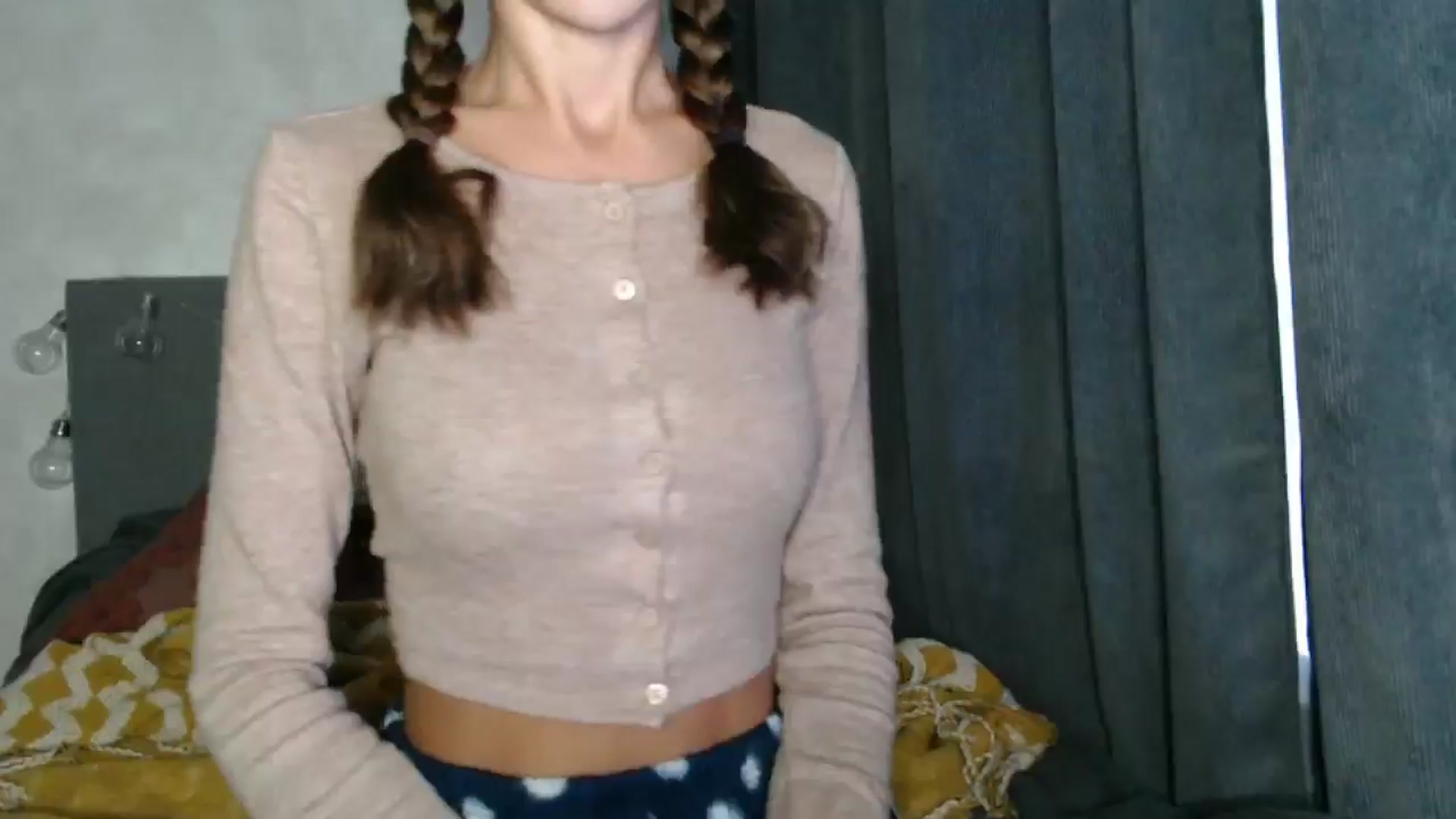 Gallery image thumbnail from Nora_Sweet's myfreecams stream on, 10/17/2024, 10:43 image 18 of 20