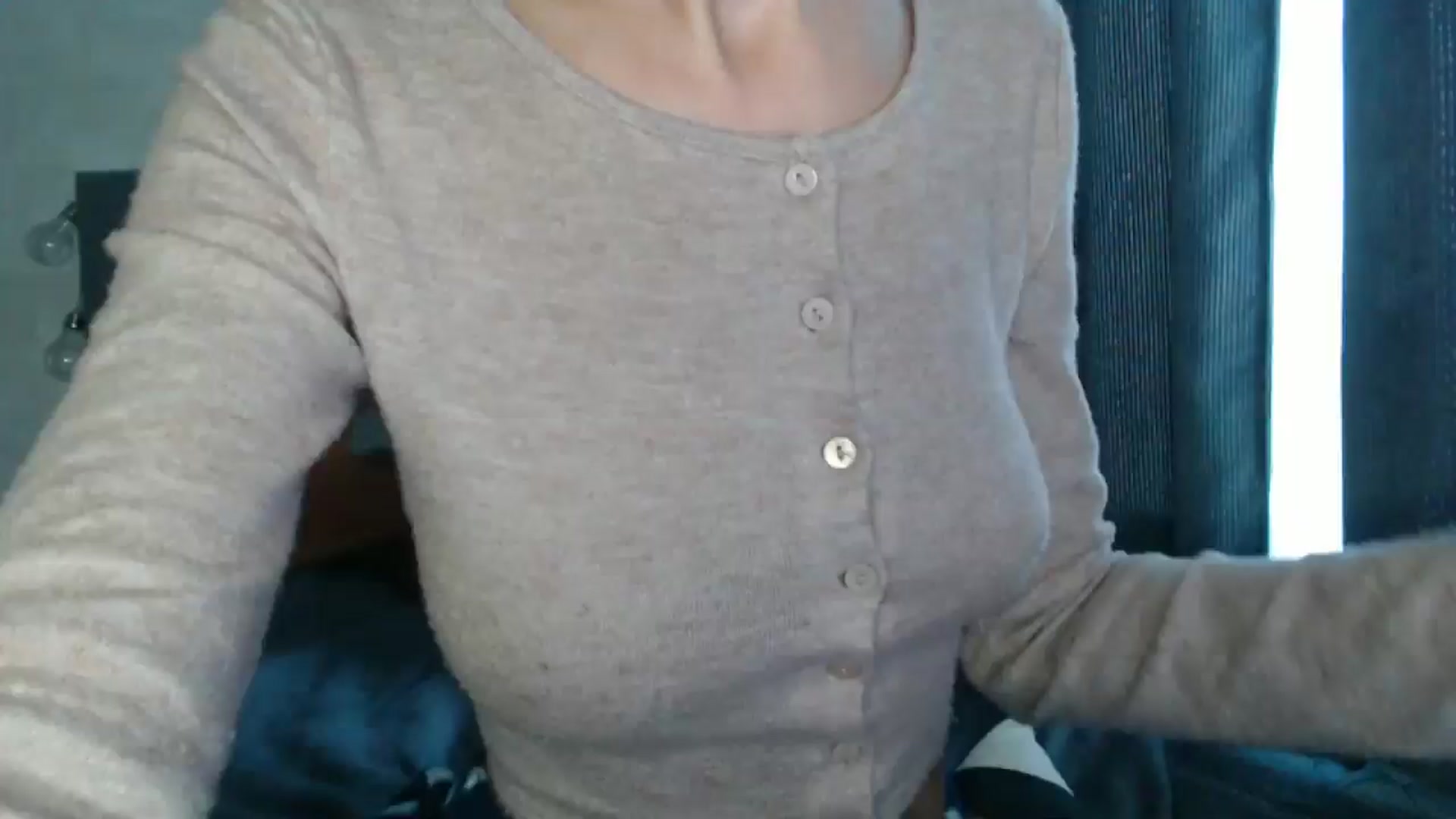 Gallery image thumbnail from Nora_Sweet's myfreecams stream on, 10/18/2024, 08:57 image 5 of 20