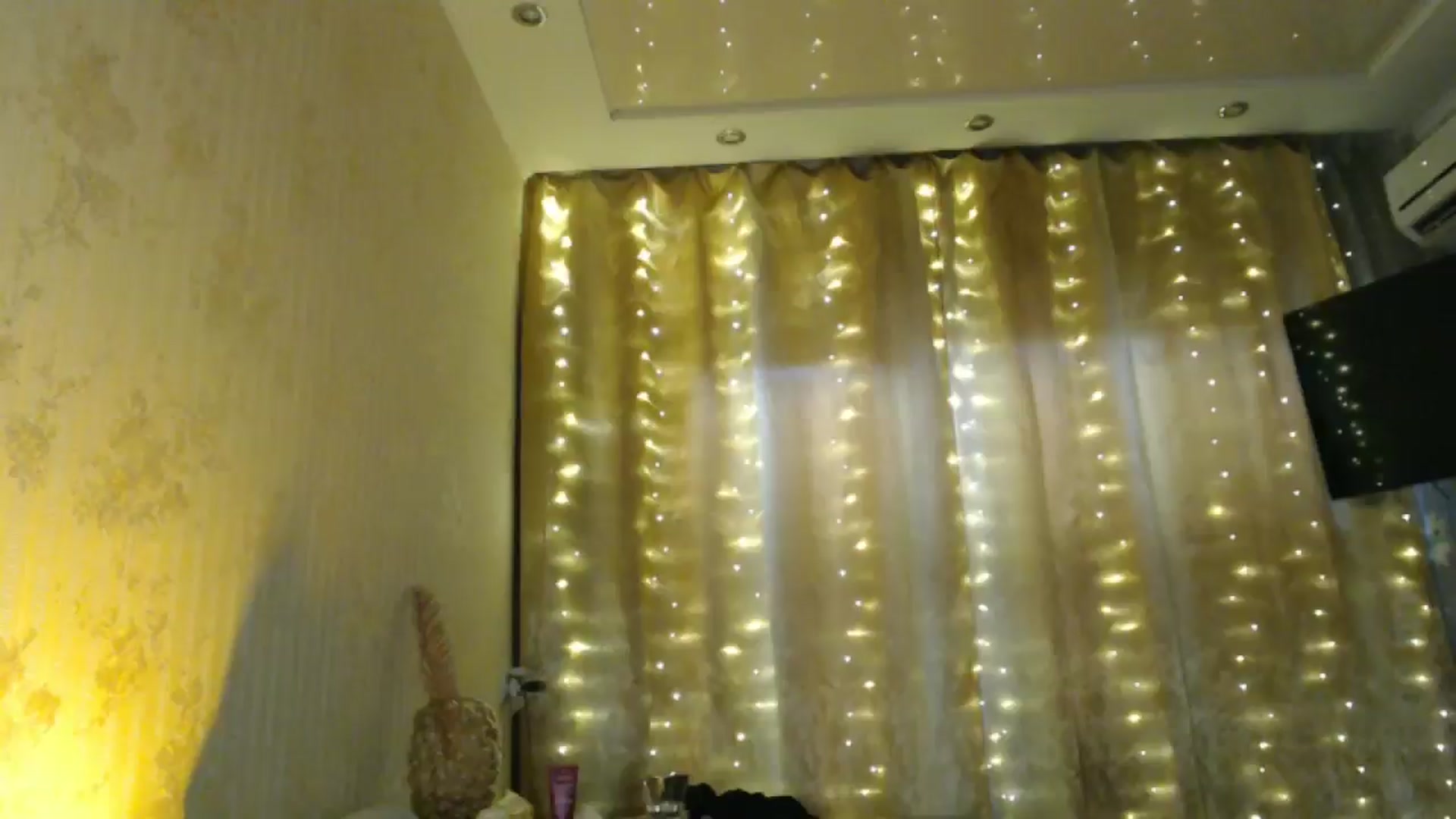 Gallery image thumbnail from Nora_Sweet's myfreecams stream on, 12/18/2024, 09:14 image 3 of 20
