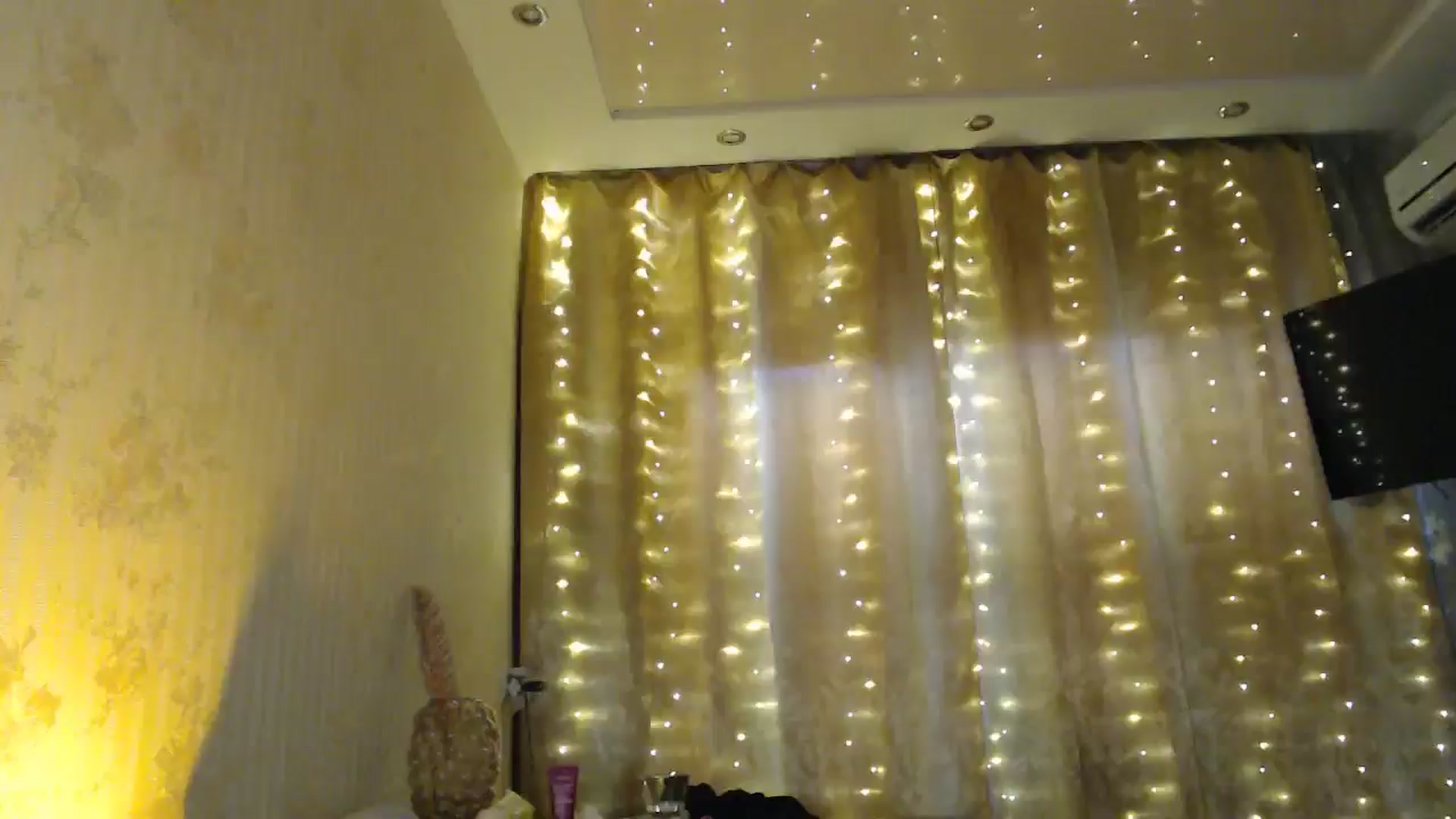 Gallery image thumbnail from Nora_Sweet's myfreecams stream on, 12/18/2024, 09:14 image 4 of 20
