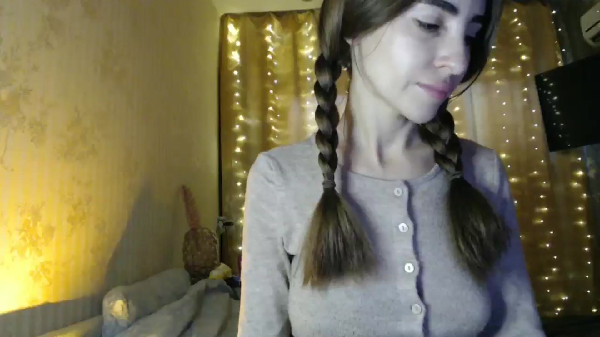 Gallery image thumbnail from Nora_Sweet's myfreecams stream on, 12/18/2024, 11:31 image 17 of 20