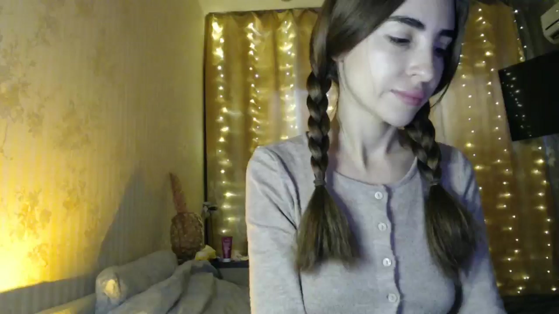 Gallery image thumbnail from Nora_Sweet's myfreecams stream on, 12/18/2024, 11:31 image 6 of 20