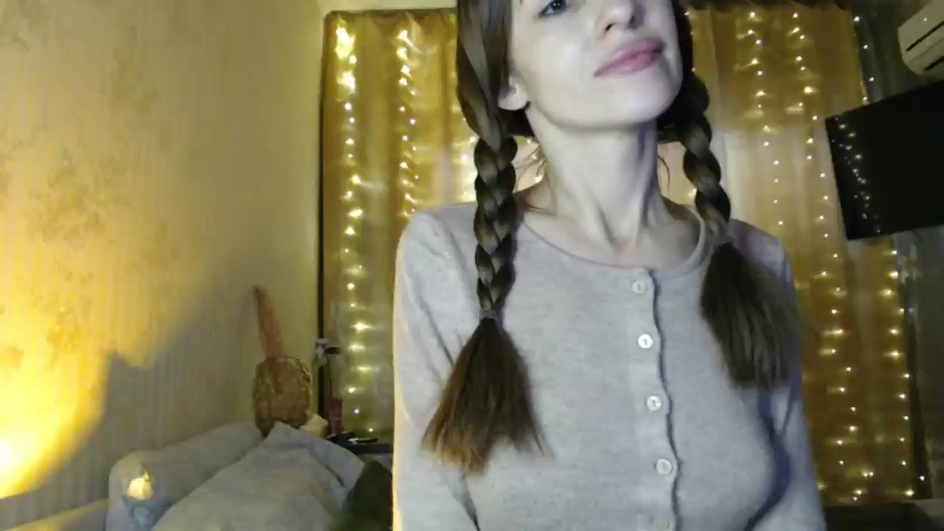 Gallery image thumbnail from Nora_Sweet's myfreecams stream on, 12/19/2024, 10:35 image 14 of 20
