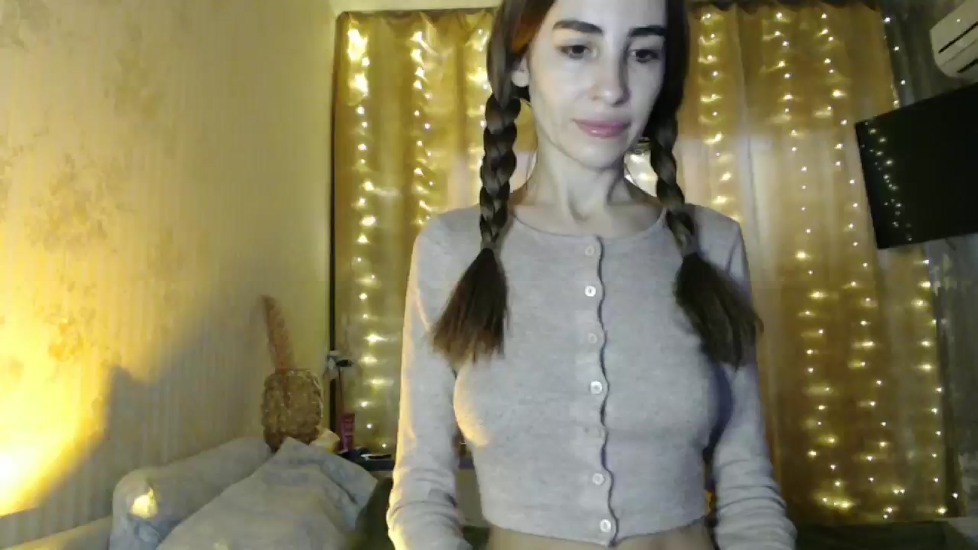 Gallery image thumbnail from Nora_Sweet's myfreecams stream on, 12/19/2024, 10:35 image 17 of 20