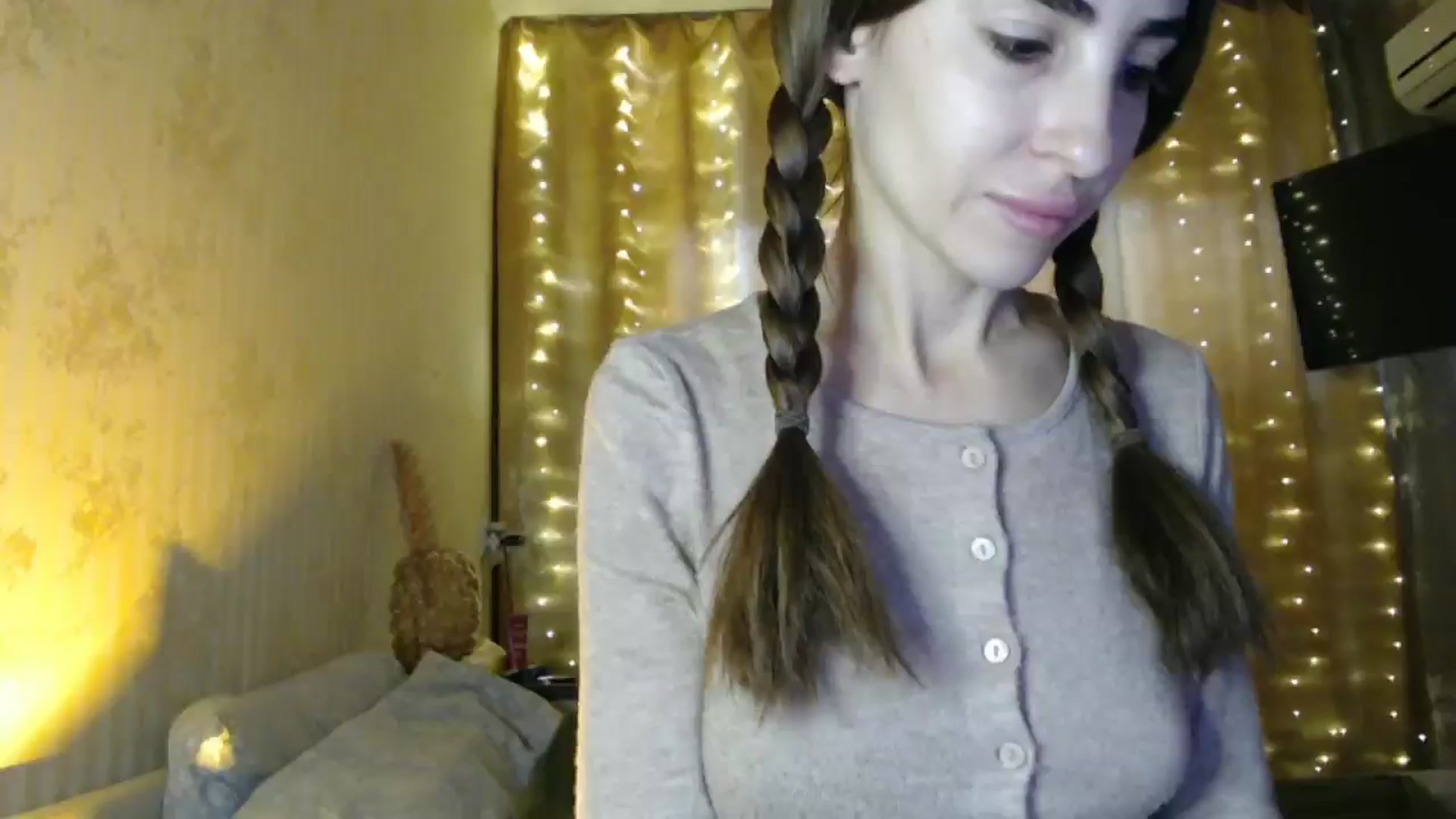 Gallery image thumbnail from Nora_Sweet's myfreecams stream on, 12/19/2024, 10:35 image 10 of 20