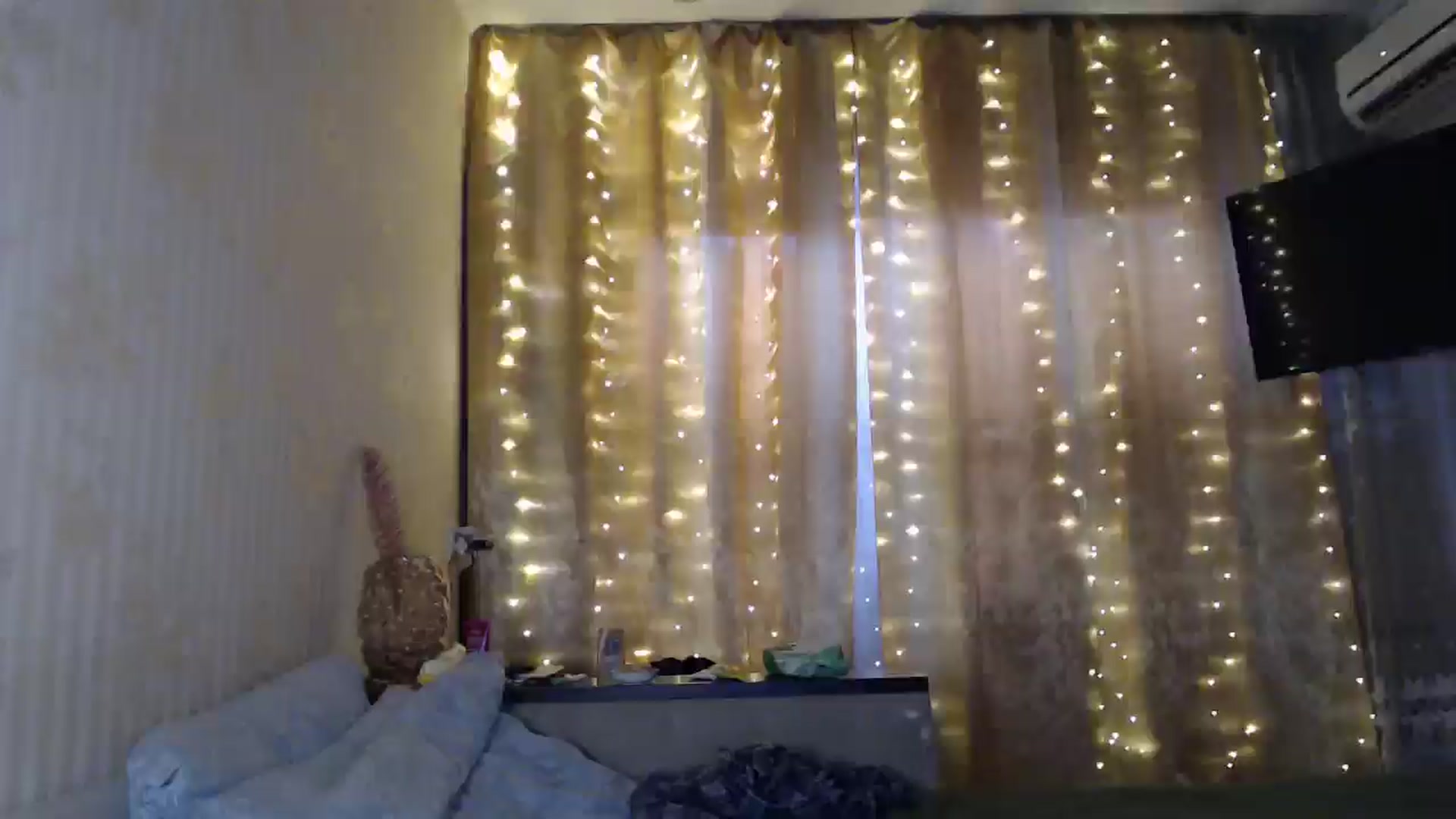 Gallery image thumbnail from Nora_Sweet's myfreecams stream on, 12/24/2024, 08:52 image 18 of 20