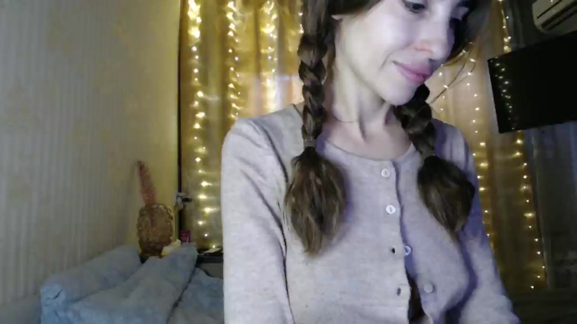 Gallery image thumbnail from Nora_Sweet's myfreecams stream on, 12/24/2024, 10:44 image 5 of 20