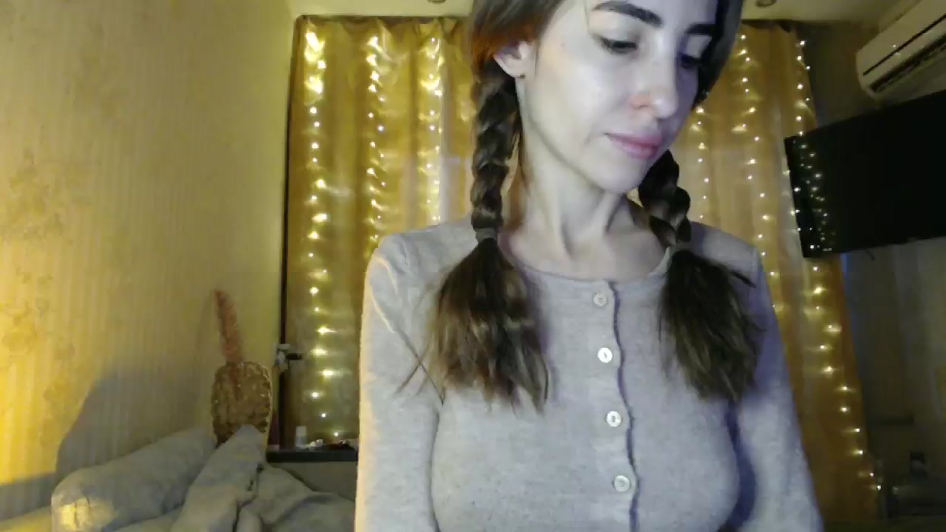 Gallery image thumbnail from Nora_Sweet's myfreecams stream on, 12/25/2024, 09:21 image 11 of 20