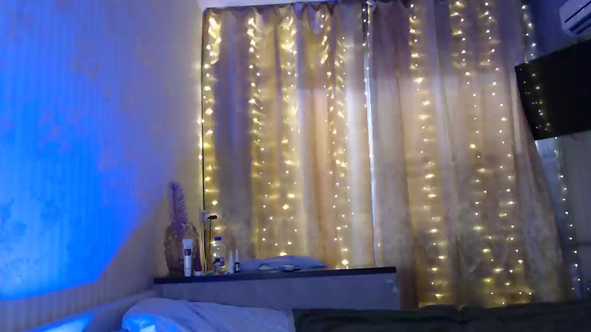 Gallery image thumbnail from Nora_Sweet's myfreecams stream on, 01/03/2025, 09:24 image 1 of 20