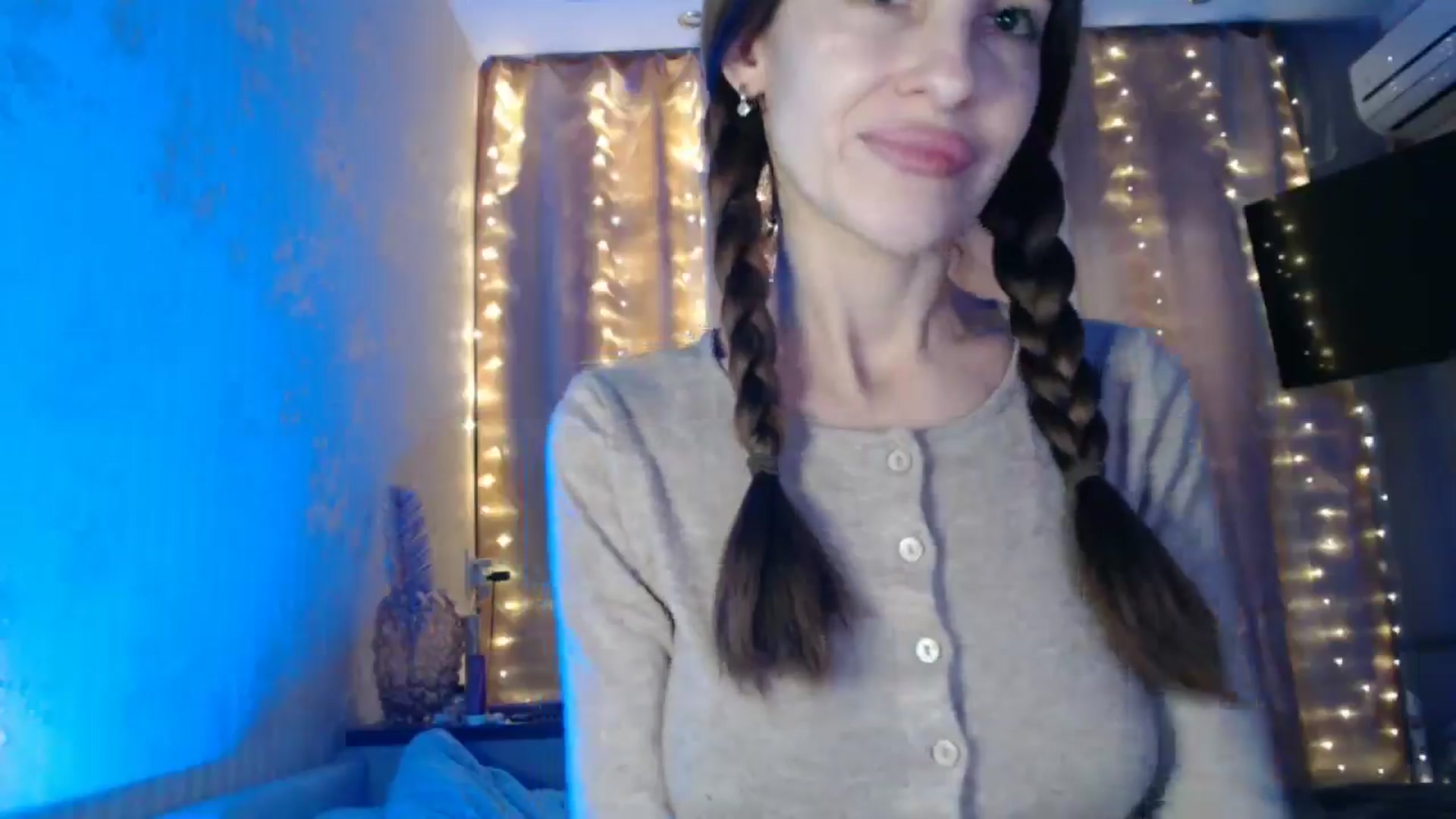 Gallery image thumbnail from Nora_Sweet's myfreecams stream on, 01/06/2025, 12:09 image 2 of 20