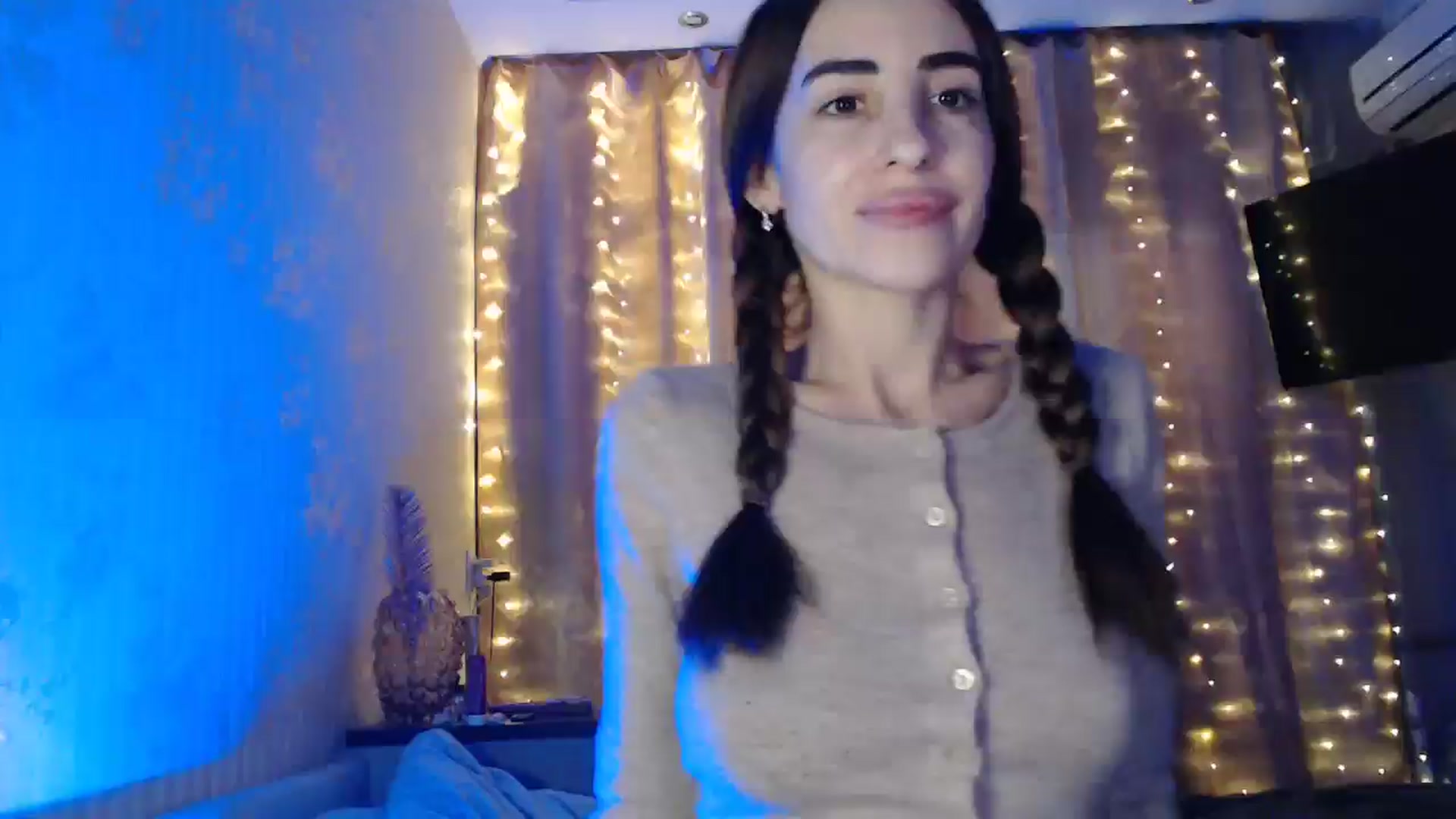 Gallery image thumbnail from Nora_Sweet's myfreecams stream on, 01/06/2025, 12:09 image 1 of 20