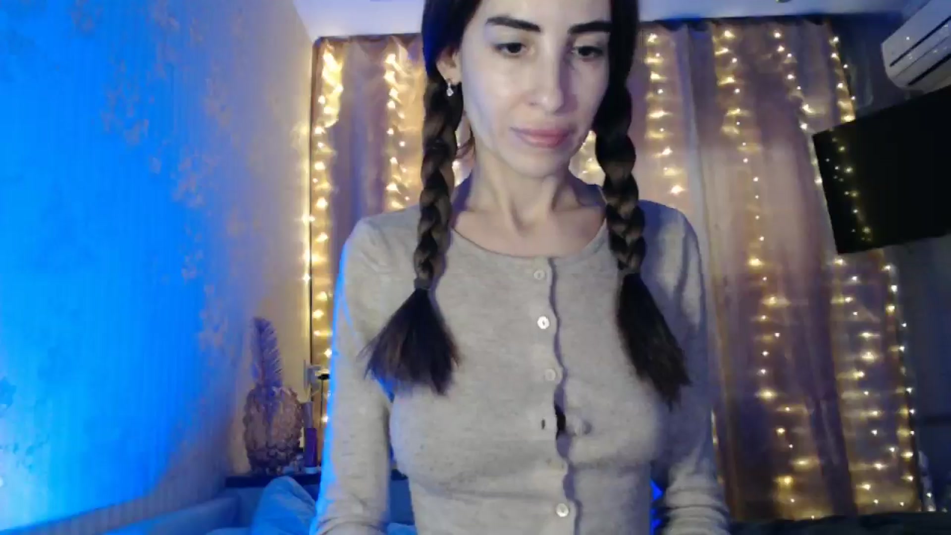 Gallery image thumbnail from Nora_Sweet's myfreecams stream on, 01/06/2025, 12:09 image 9 of 20