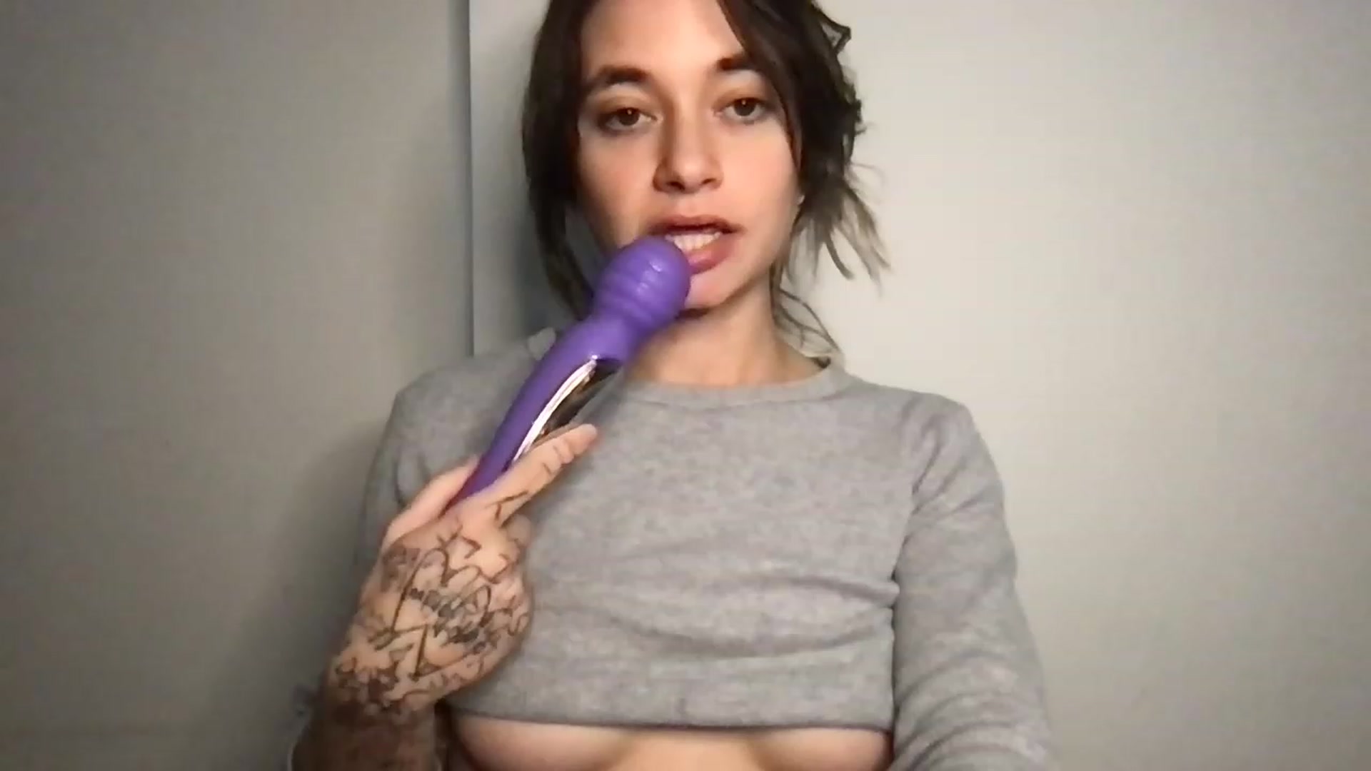 Gallery image thumbnail from Norajeann's myfreecams stream on, 12/17/2022, 24:17 image 15 of 20