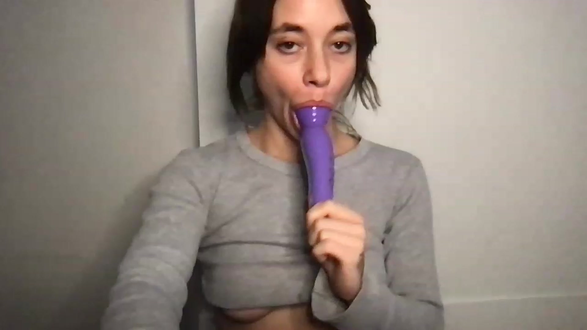 Gallery image thumbnail from Norajeann's myfreecams stream on, 12/17/2022, 24:17 image 11 of 20