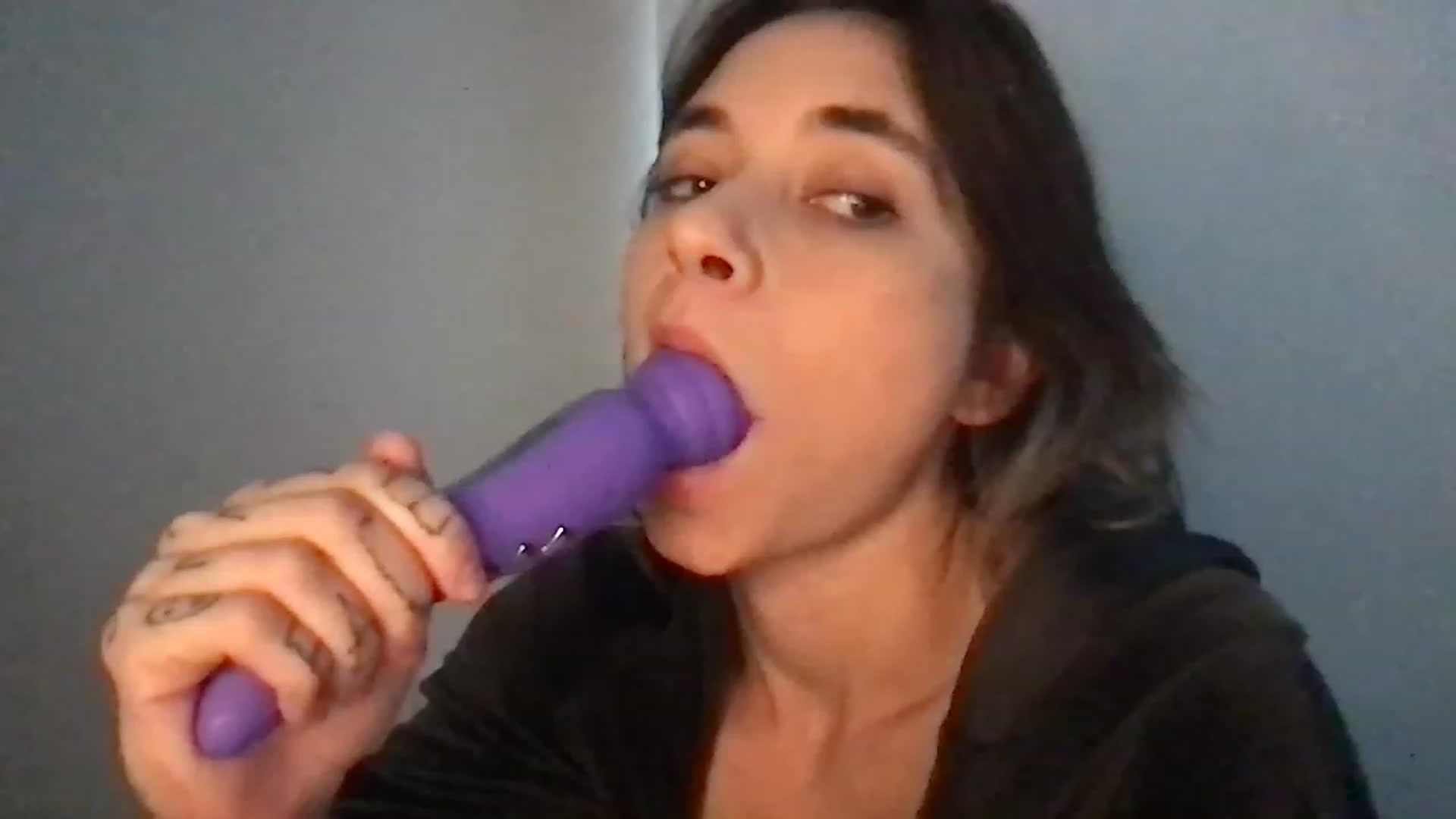 Gallery image thumbnail from Norajeann's myfreecams stream on, 12/19/2022, 24:16 image 6 of 20
