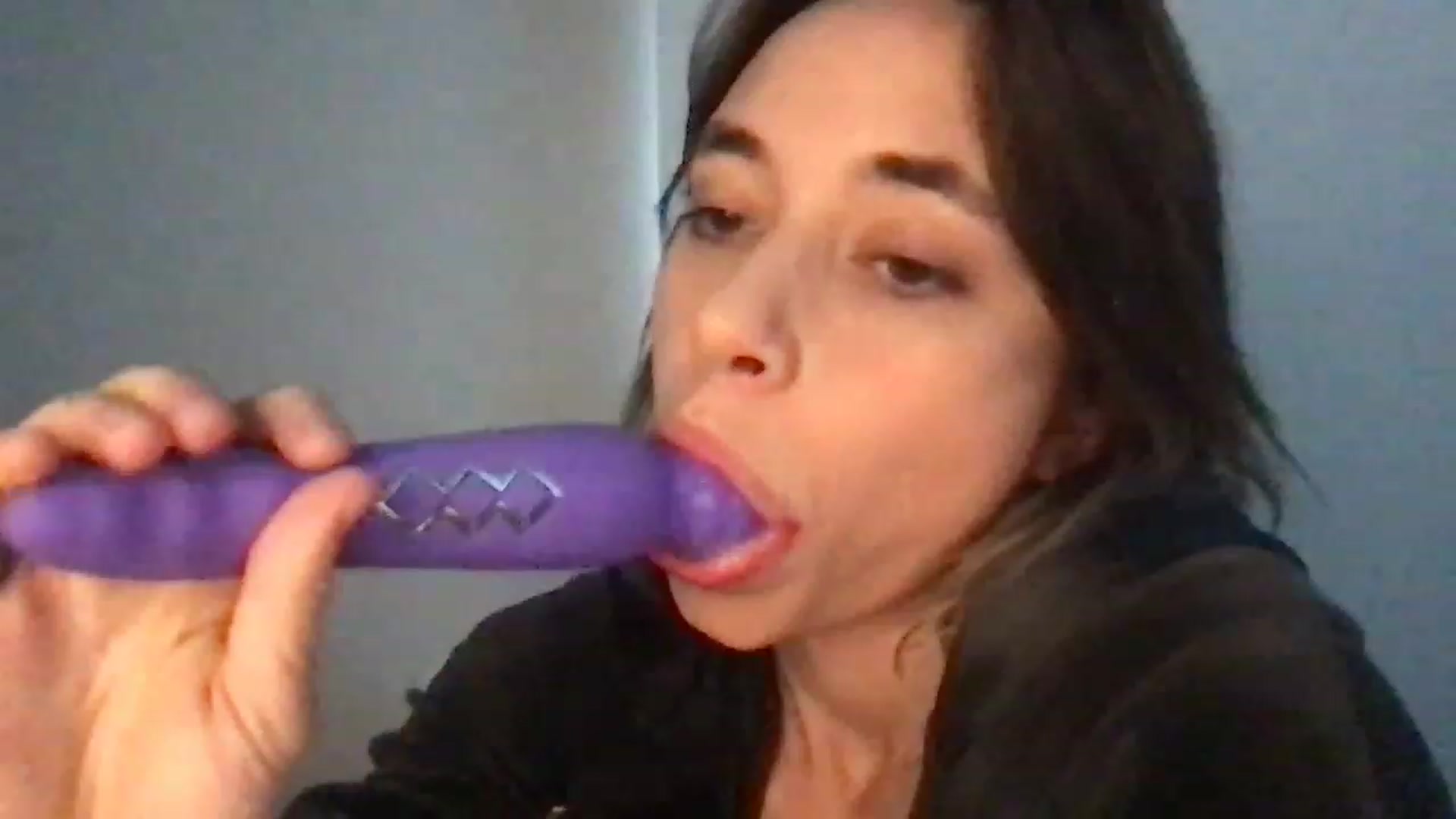 Gallery image thumbnail from Norajeann's myfreecams stream on, 12/19/2022, 24:16 image 7 of 20