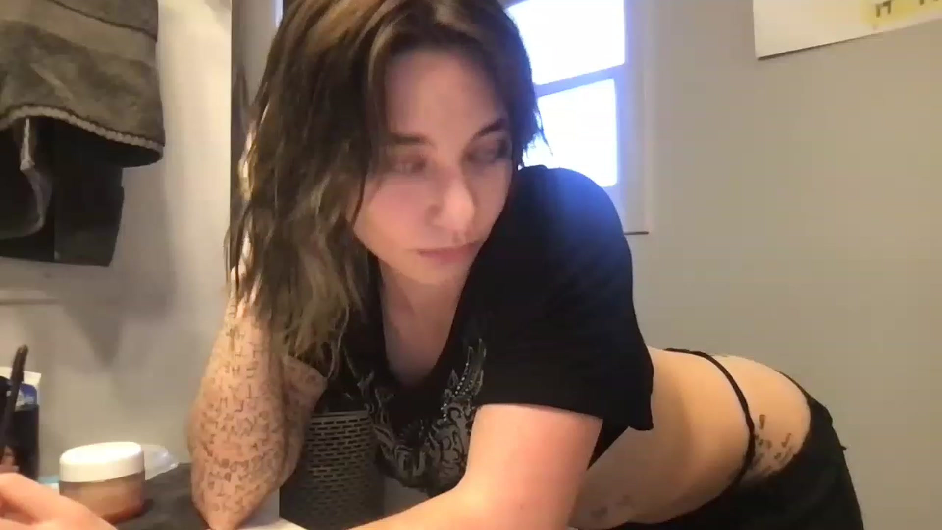 Gallery image thumbnail from Norajeann's myfreecams stream on, 12/26/2022, 17:32 image 17 of 20