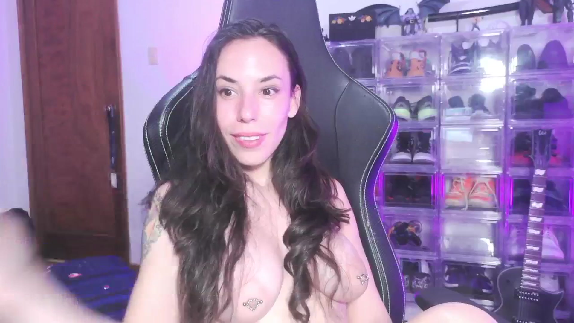 Gallery image thumbnail from Noramex's myfreecams stream on, 11/25/2024, 01:43 image 19 of 20