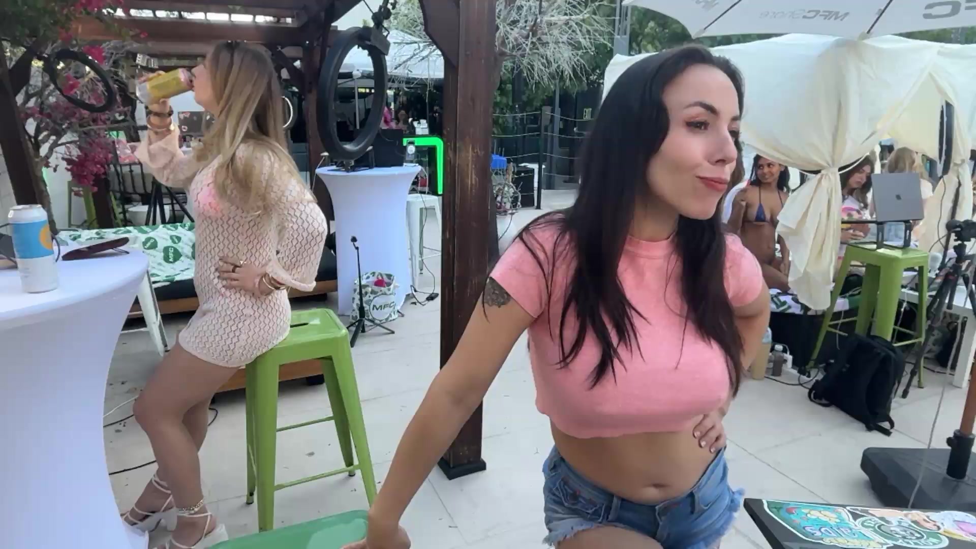 Gallery image thumbnail from Norita's myfreecams stream on, 05/20/2026, 02:06 image 3 of 20