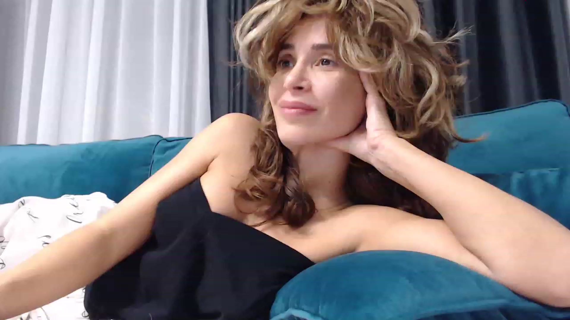 Gallery image thumbnail from NormalGirl's myfreecams stream on, 12/25/2022, 18:51 image 6 of 20