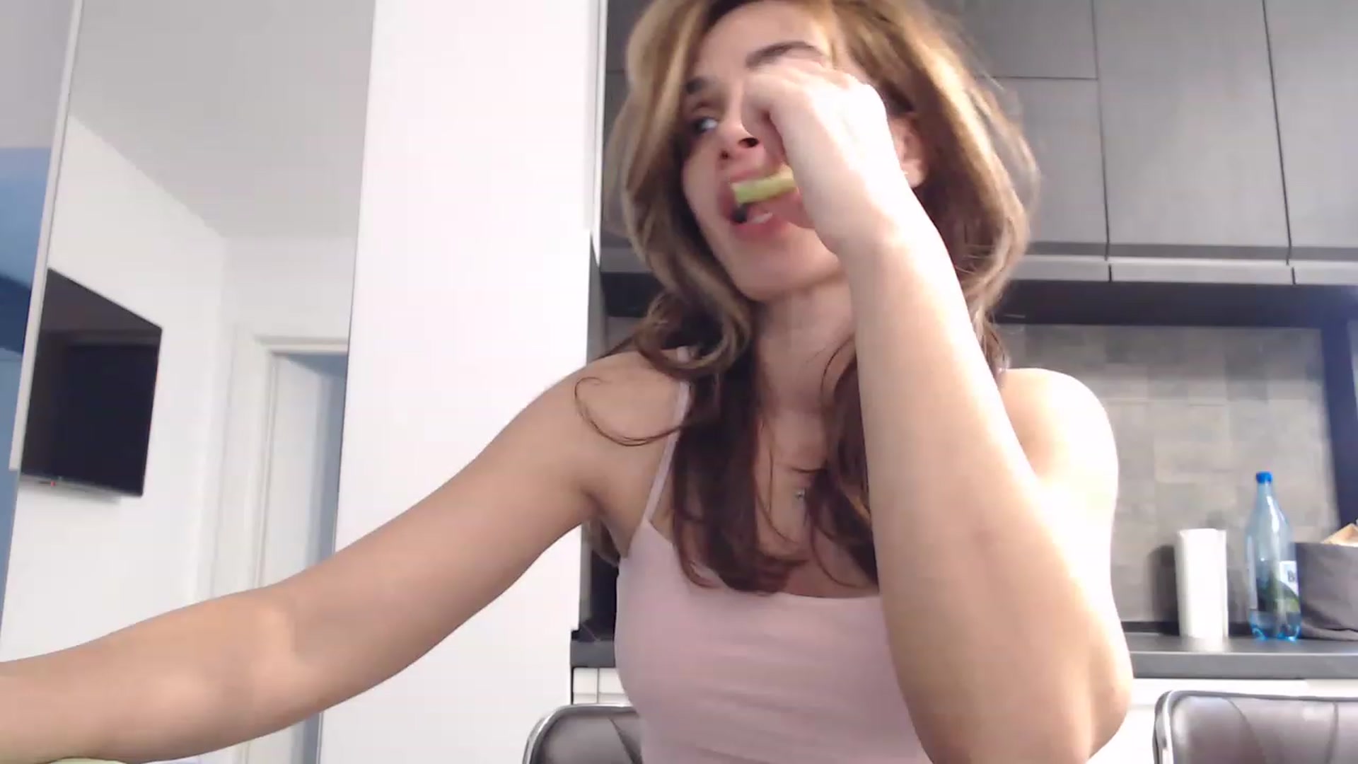 Gallery image thumbnail from NormalGirl's myfreecams stream on, 03/16/2023, 13:56 image 7 of 20