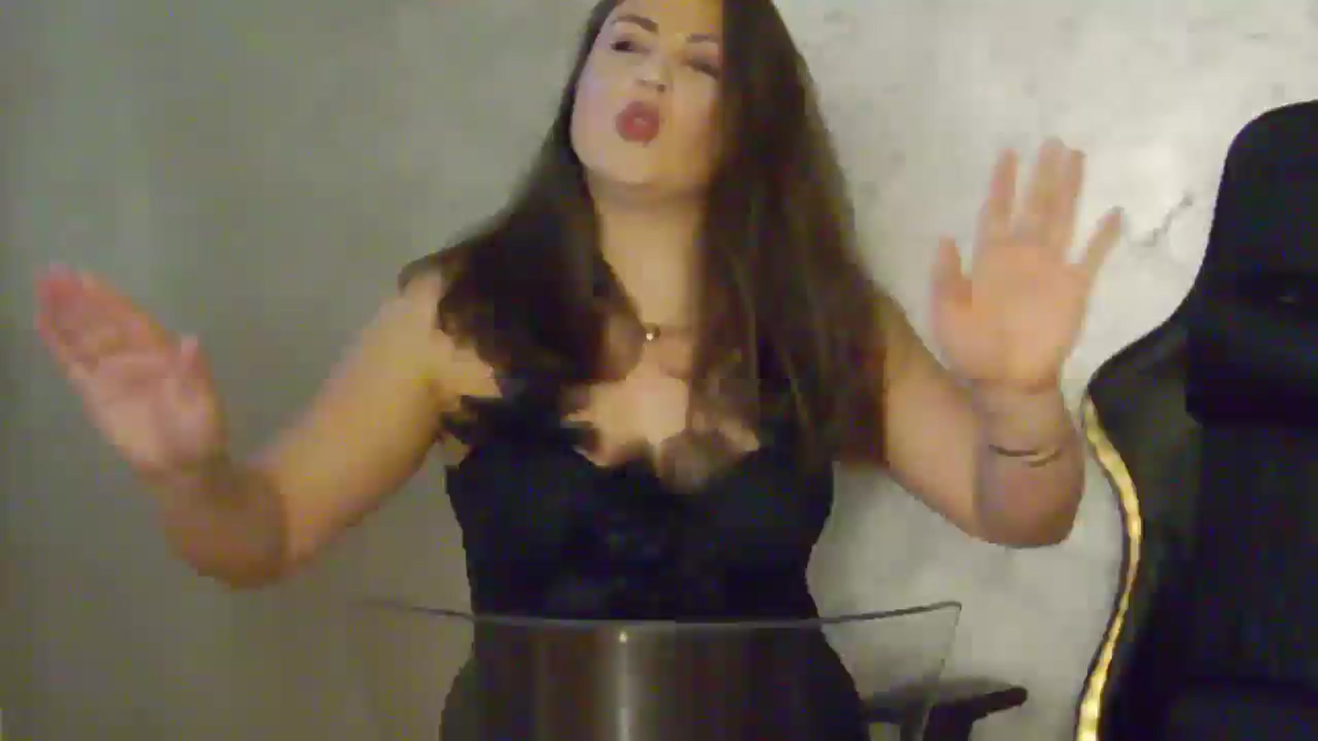 Gallery image thumbnail from NotVanilla's myfreecams stream on, 05/24/2025, 24:43 image 15 of 20
