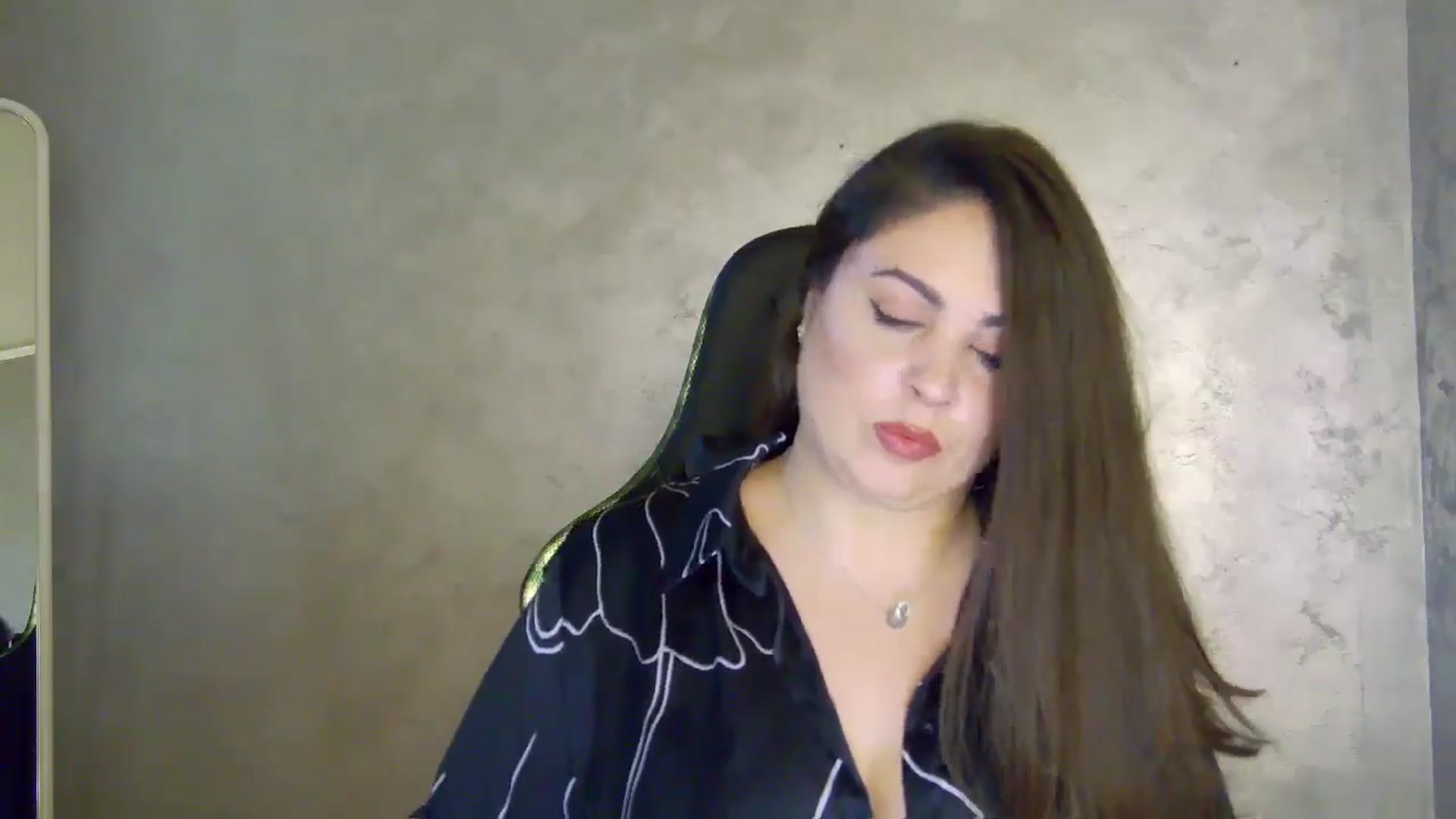 Gallery image thumbnail from NotVanilla's myfreecams stream on, 06/17/2025, 24:56 image 10 of 20