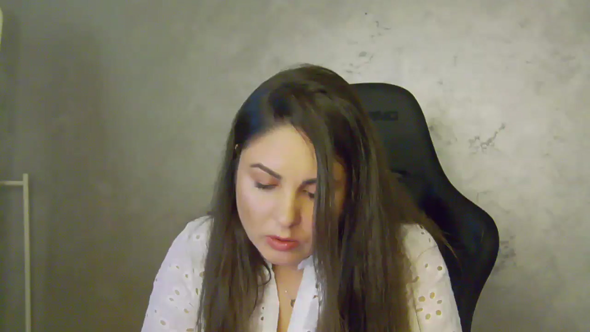 Gallery image thumbnail from NotVanilla's myfreecams stream on, 06/25/2025, 24:33 image 4 of 20