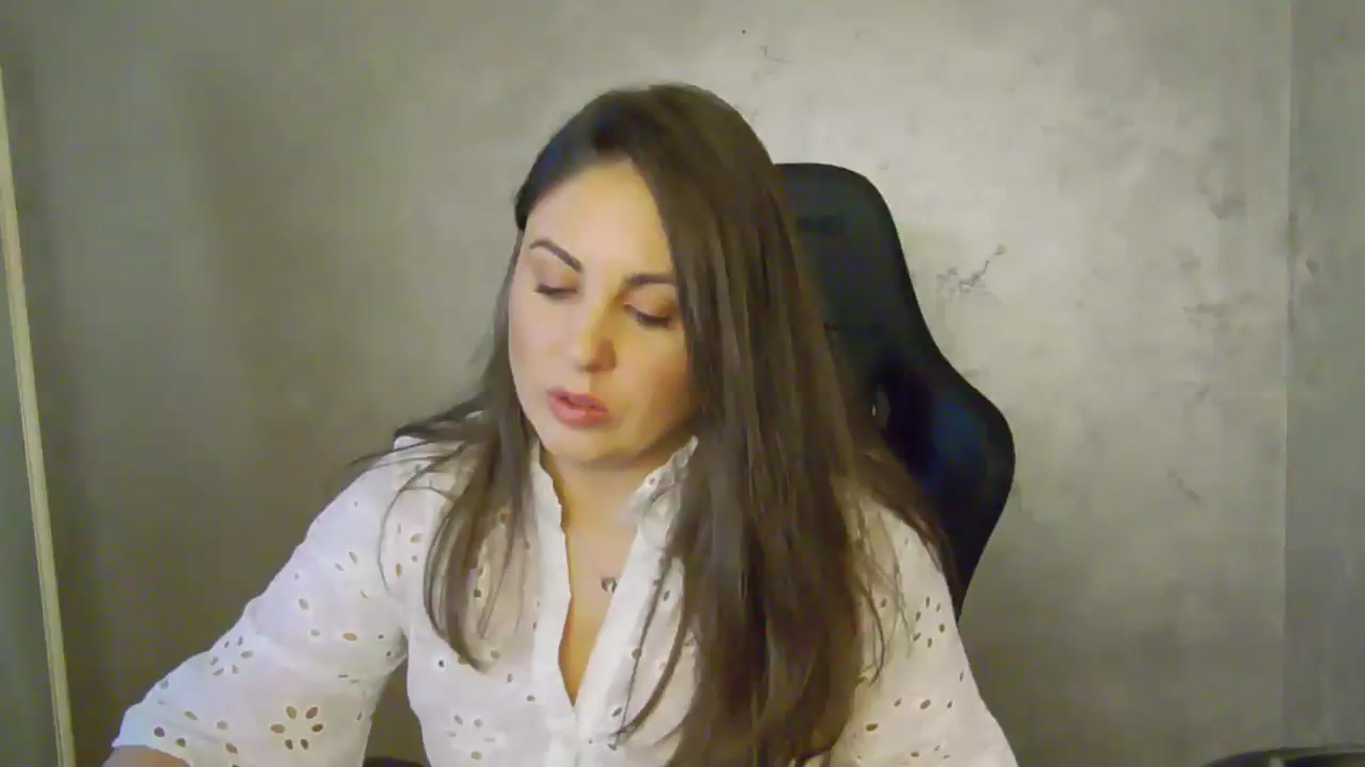 Gallery image thumbnail from NotVanilla's myfreecams stream on, 06/25/2025, 24:33 image 8 of 20