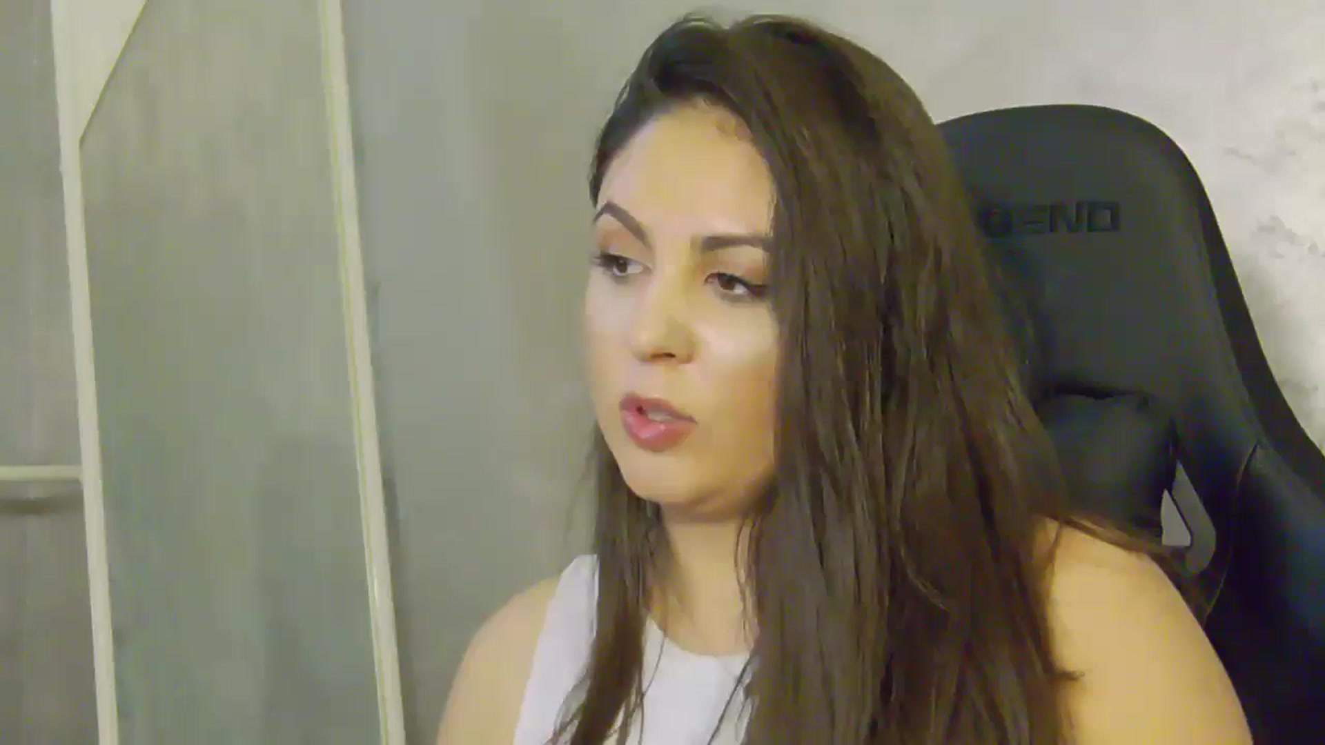 Gallery image thumbnail from NotVanilla's myfreecams stream on, 06/27/2025, 01:19 image 17 of 20