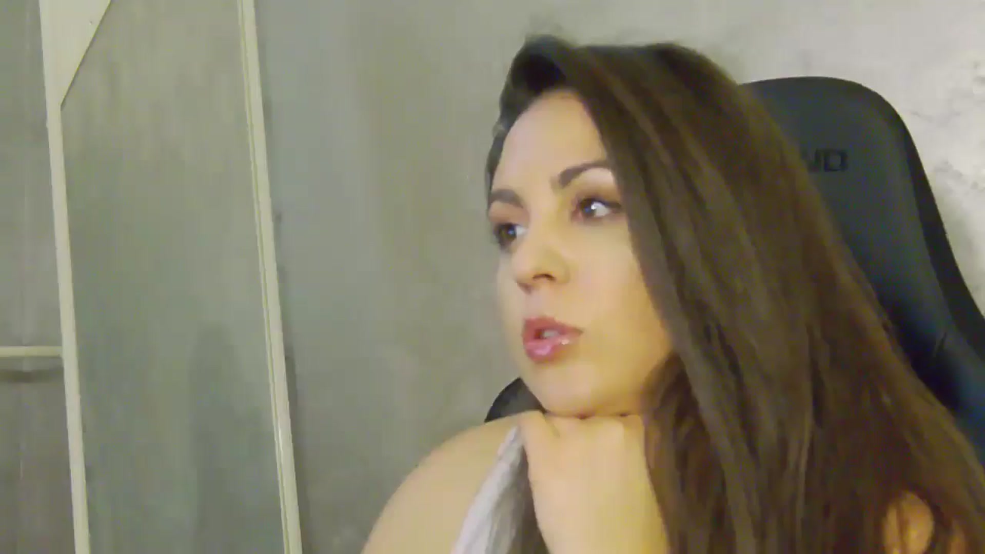 Gallery image thumbnail from NotVanilla's myfreecams stream on, 06/27/2025, 01:19 image 18 of 20