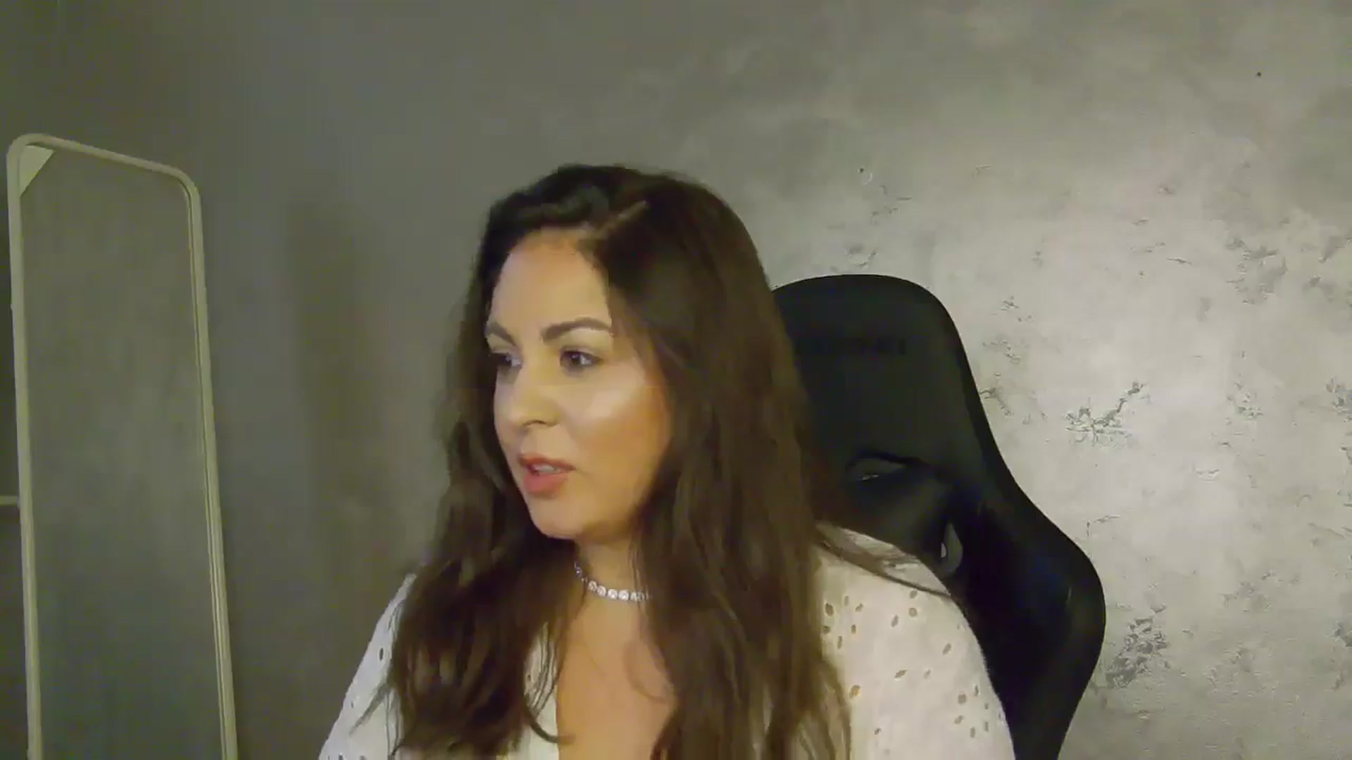 Gallery image thumbnail from NotVanilla's myfreecams stream on, 07/04/2025, 23:01 image 17 of 20