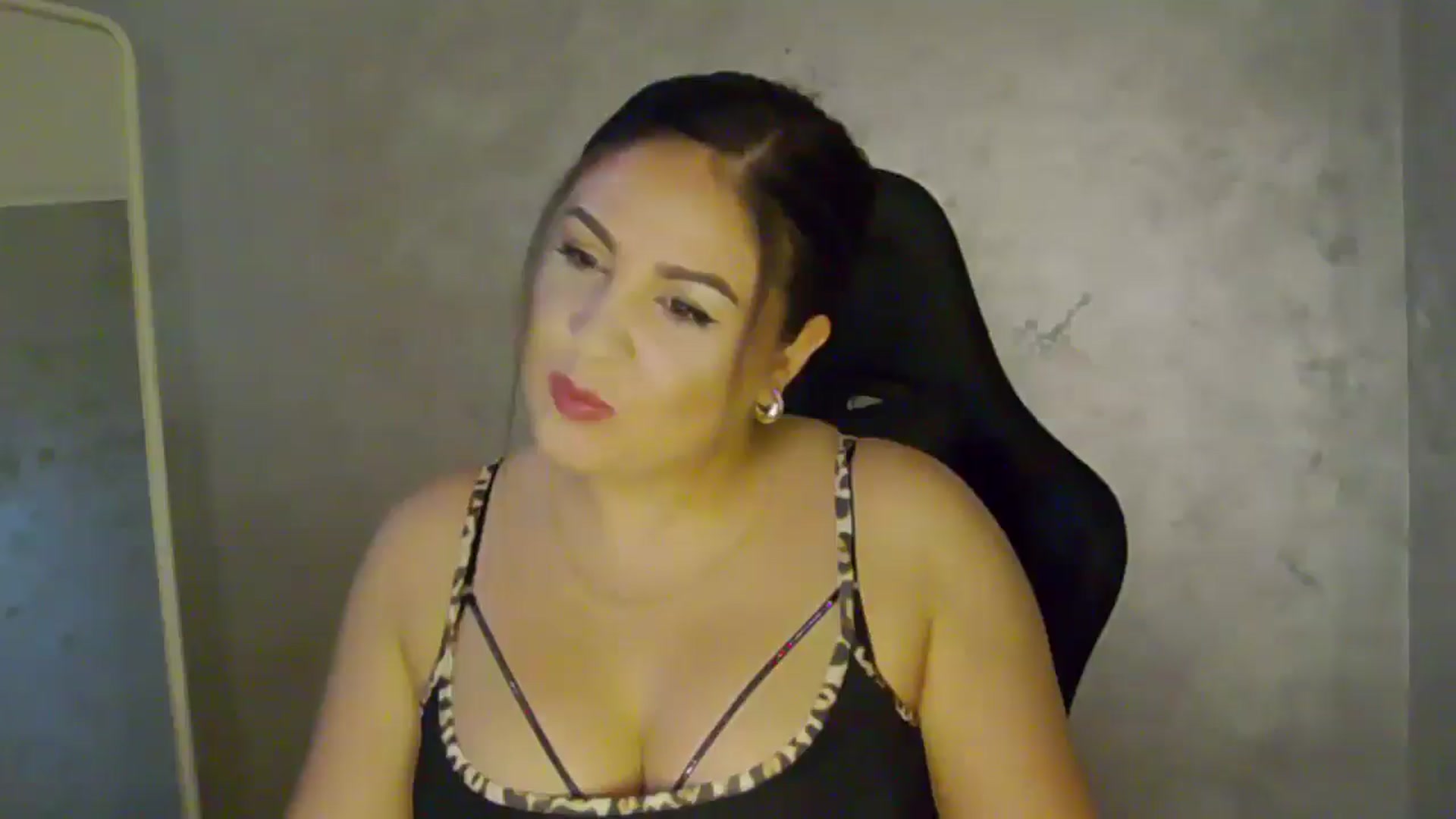 Gallery image thumbnail from NotVanilla's myfreecams stream on, 07/07/2025, 01:56 image 10 of 20