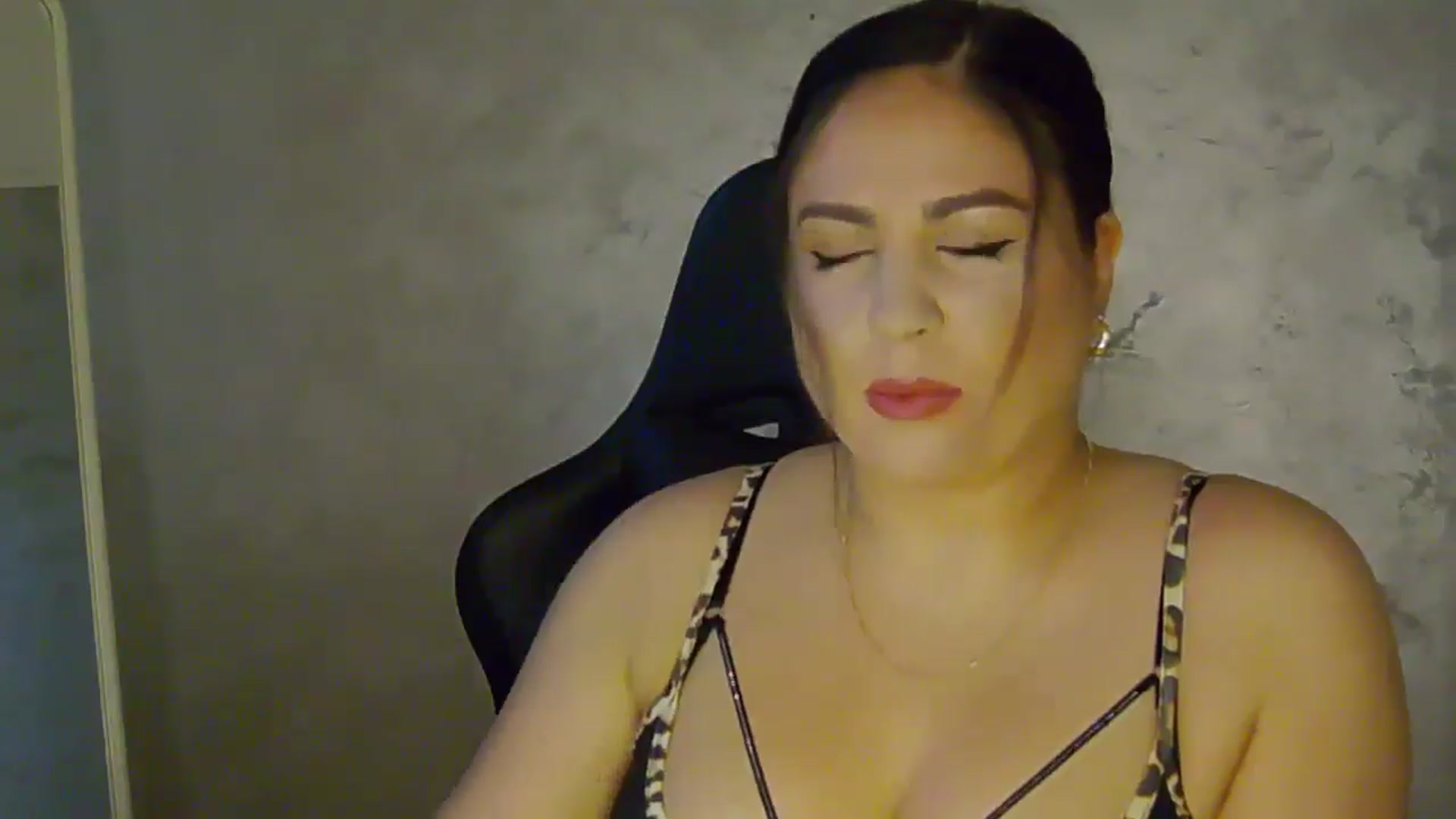 Gallery image thumbnail from NotVanilla's myfreecams stream on, 07/07/2025, 01:56 image 16 of 20