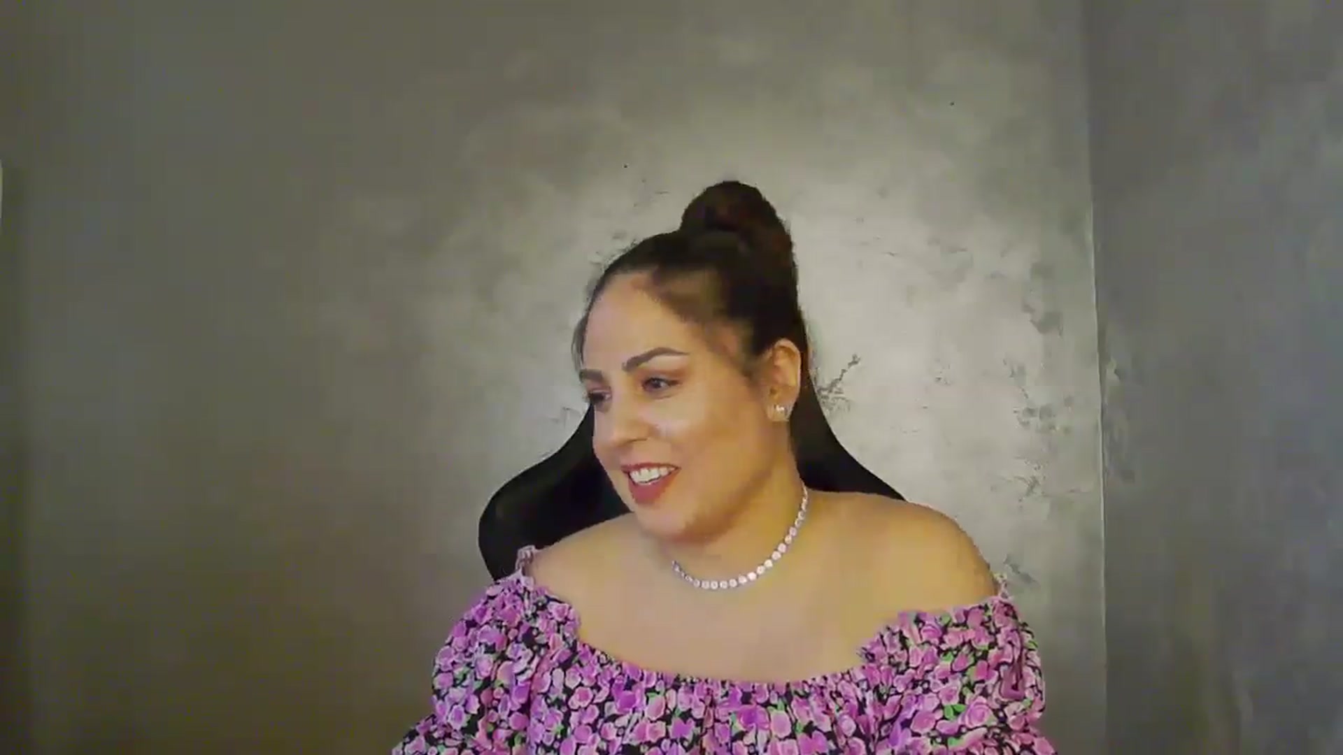 Gallery image thumbnail from NotVanilla's myfreecams stream on, 07/10/2025, 22:21 image 5 of 20