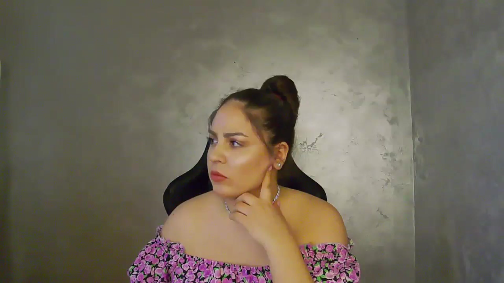 Gallery image thumbnail from NotVanilla's myfreecams stream on, 07/10/2025, 22:21 image 14 of 20