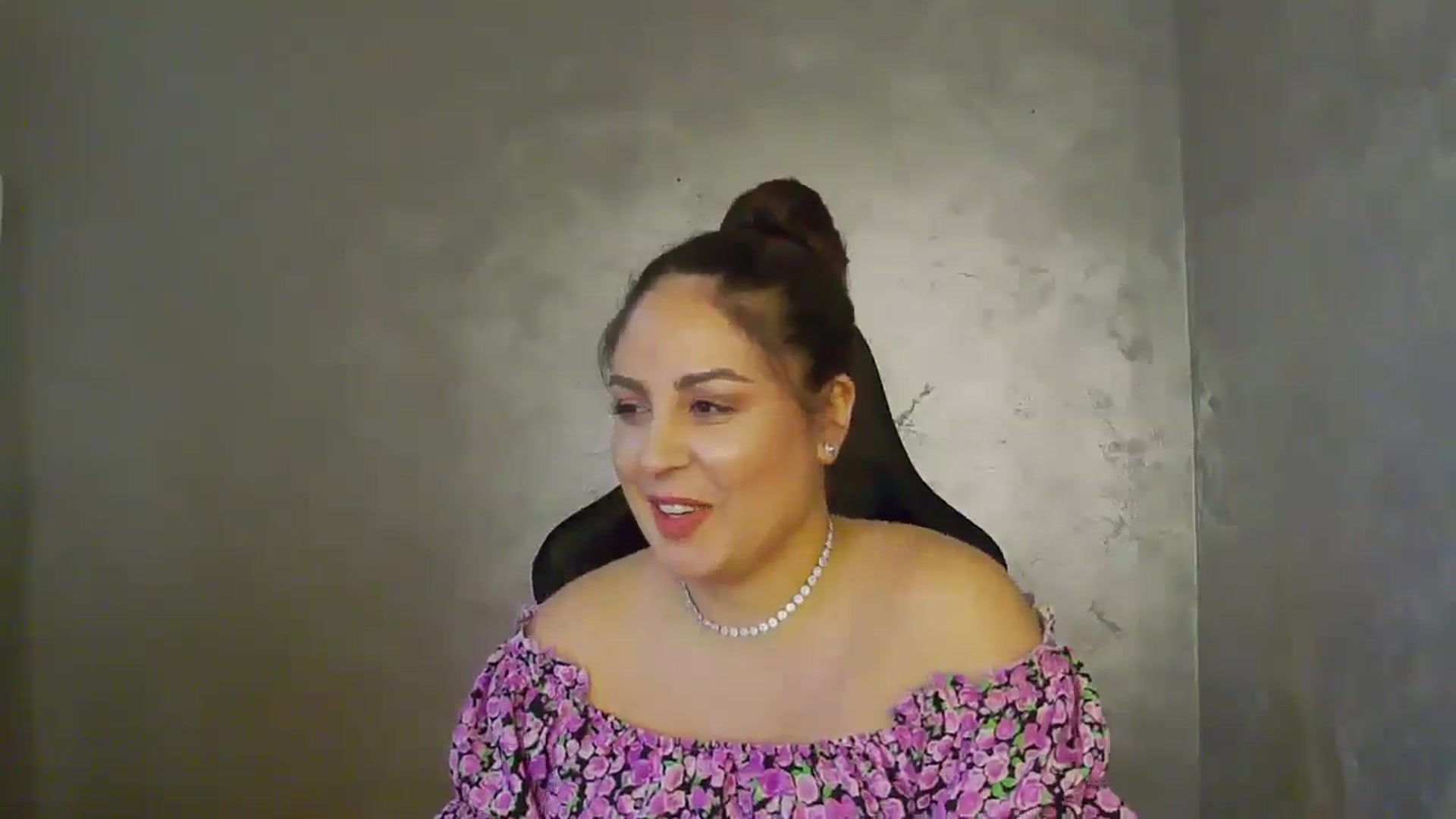 Gallery image thumbnail from NotVanilla's myfreecams stream on, 07/10/2025, 22:21 image 4 of 20