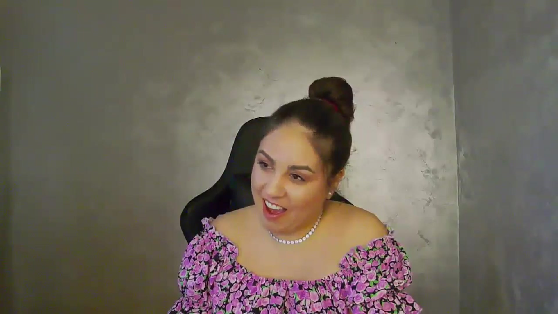 Gallery image thumbnail from NotVanilla's myfreecams stream on, 07/10/2025, 22:21 image 12 of 20