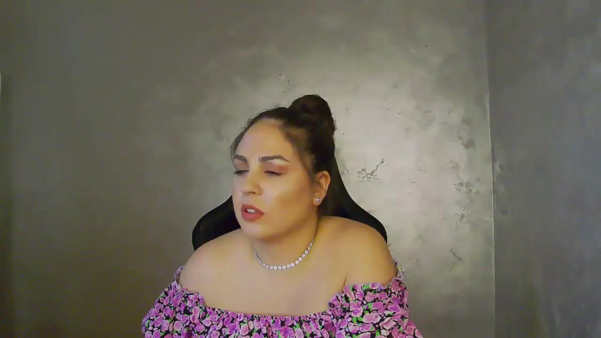 Gallery image thumbnail from NotVanilla's myfreecams stream on, 07/10/2025, 22:21 image 15 of 20