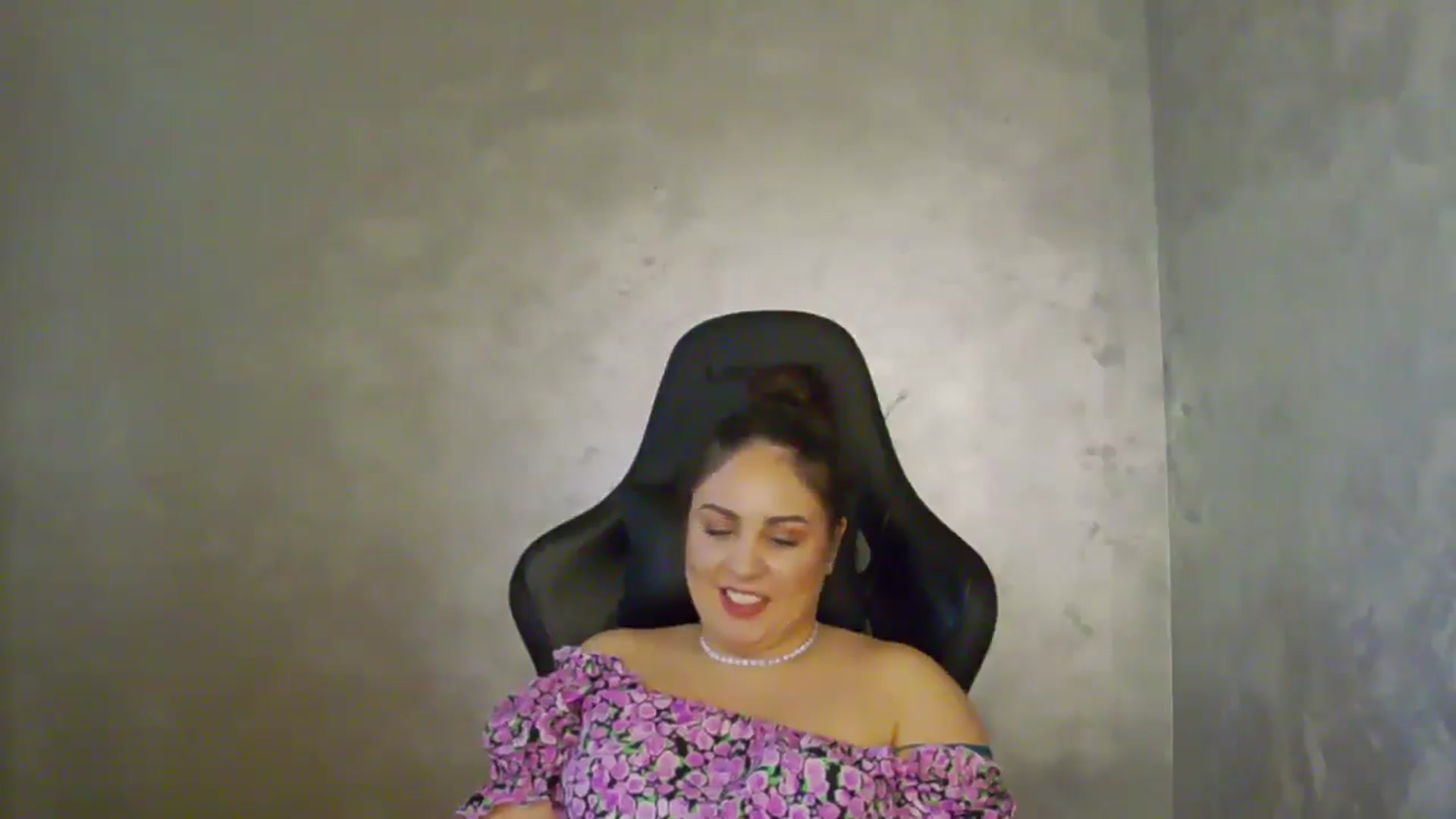 Gallery image thumbnail from NotVanilla's myfreecams stream on, 07/10/2025, 23:18 image 3 of 20