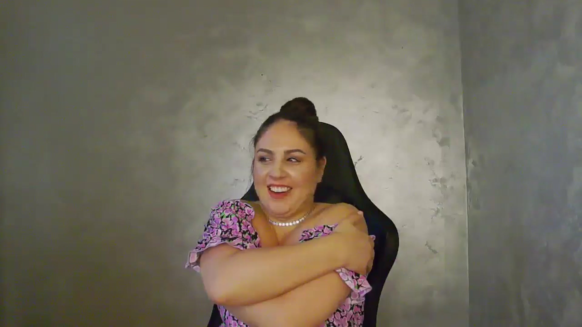 Gallery image thumbnail from NotVanilla's myfreecams stream on, 07/10/2025, 23:18 image 19 of 20
