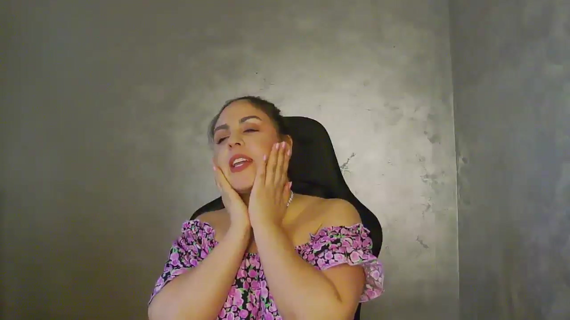 Gallery image thumbnail from NotVanilla's myfreecams stream on, 07/10/2025, 23:18 image 20 of 20
