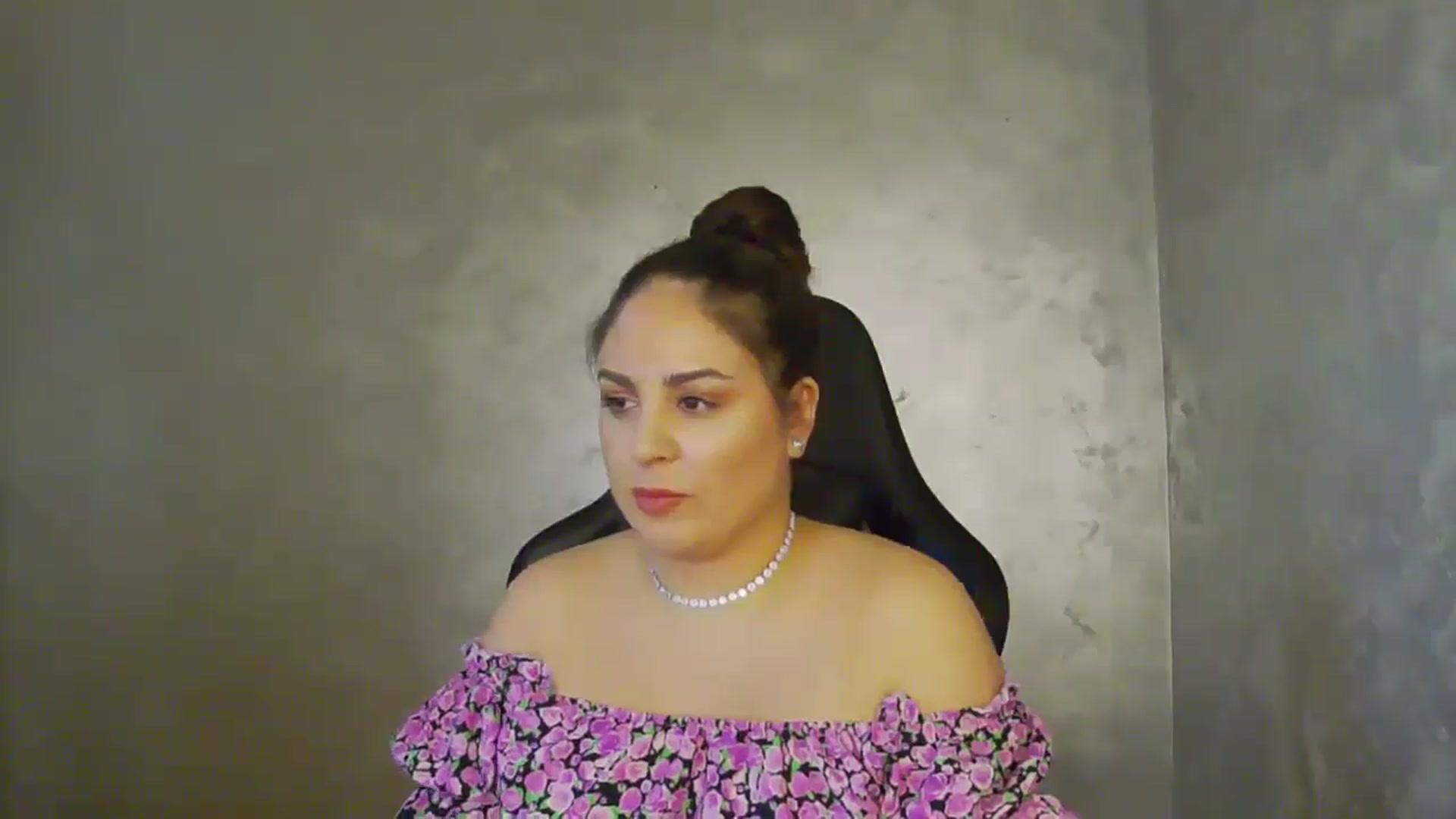 Gallery image thumbnail from NotVanilla's myfreecams stream on, 07/10/2025, 23:18 image 7 of 20