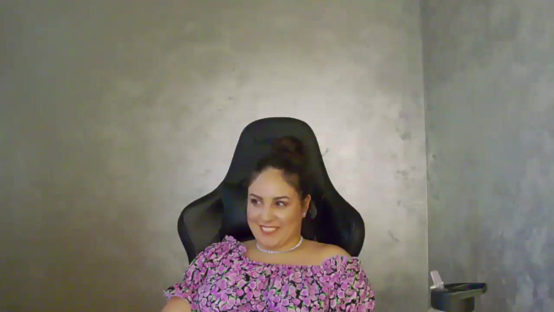 Gallery image thumbnail from NotVanilla's myfreecams stream on, 07/10/2025, 23:18 image 1 of 20