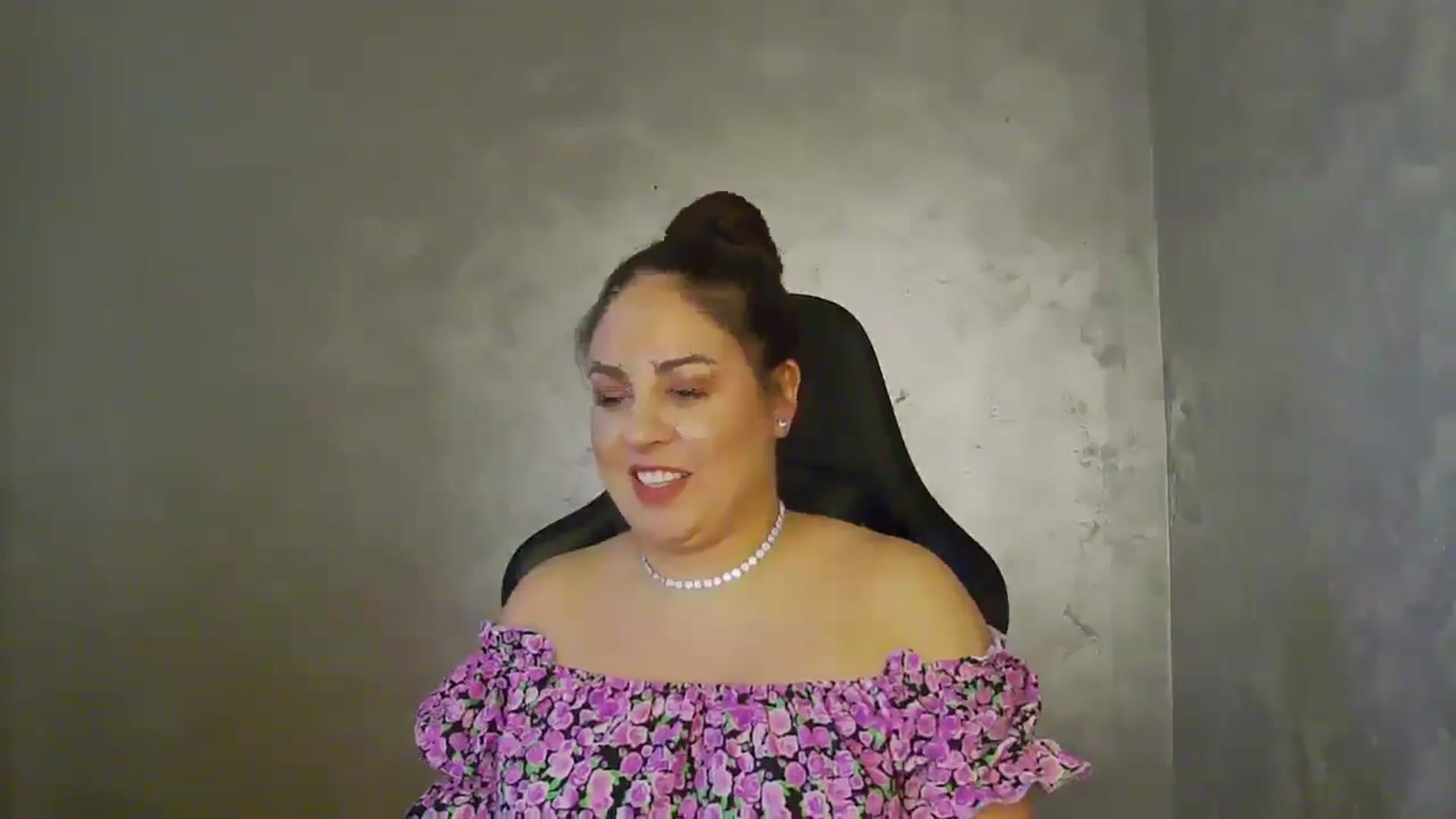 Gallery image thumbnail from NotVanilla's myfreecams stream on, 07/10/2025, 23:18 image 18 of 20