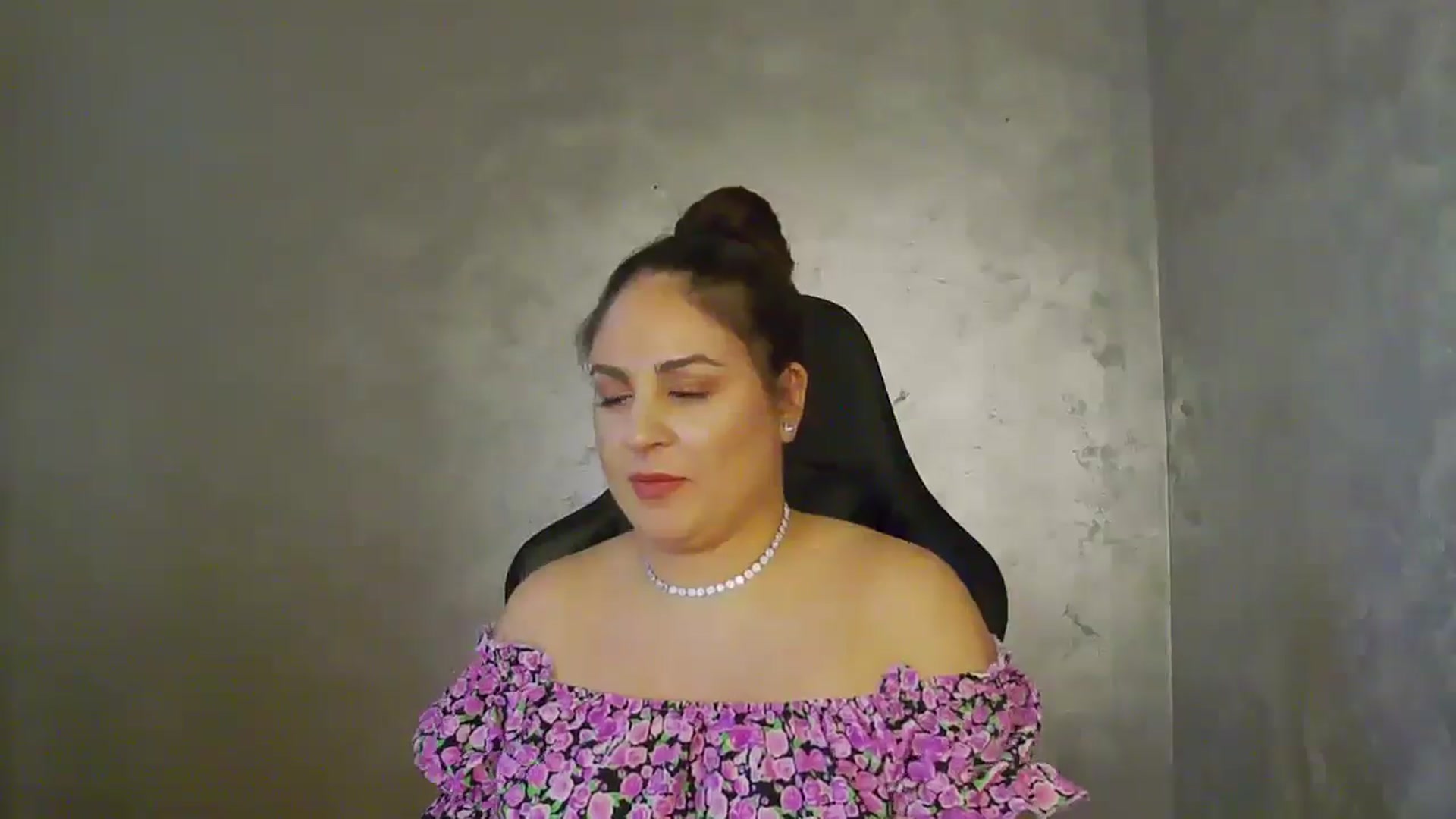 Gallery image thumbnail from NotVanilla's myfreecams stream on, 07/10/2025, 23:18 image 16 of 20